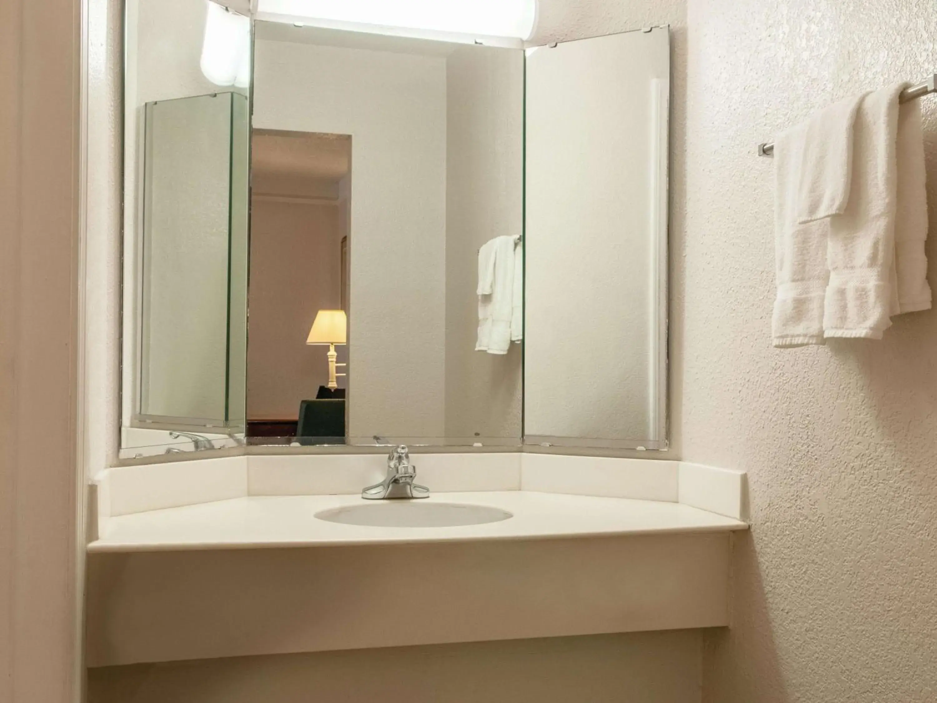 Photo of the whole room, Bathroom in La Quinta Inn by Wyndham New Orleans Veterans / Metairie