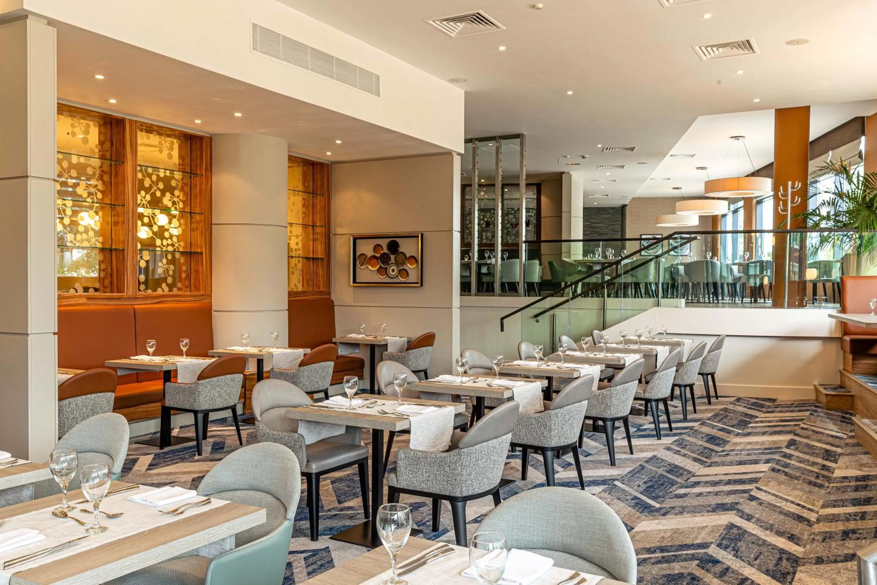 Restaurant/places to eat in Crowne Plaza Reading