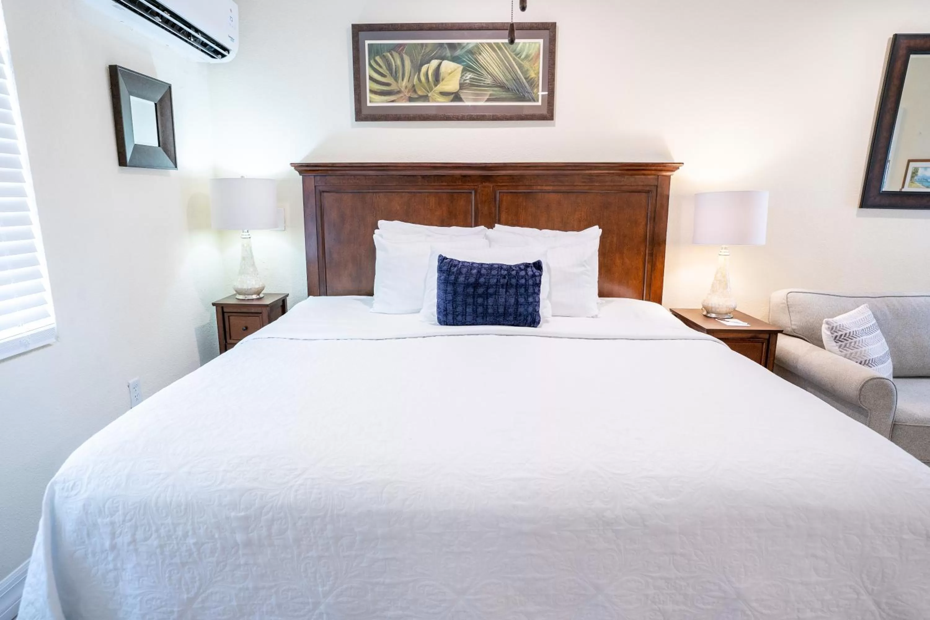 Bed in The Capri at Siesta