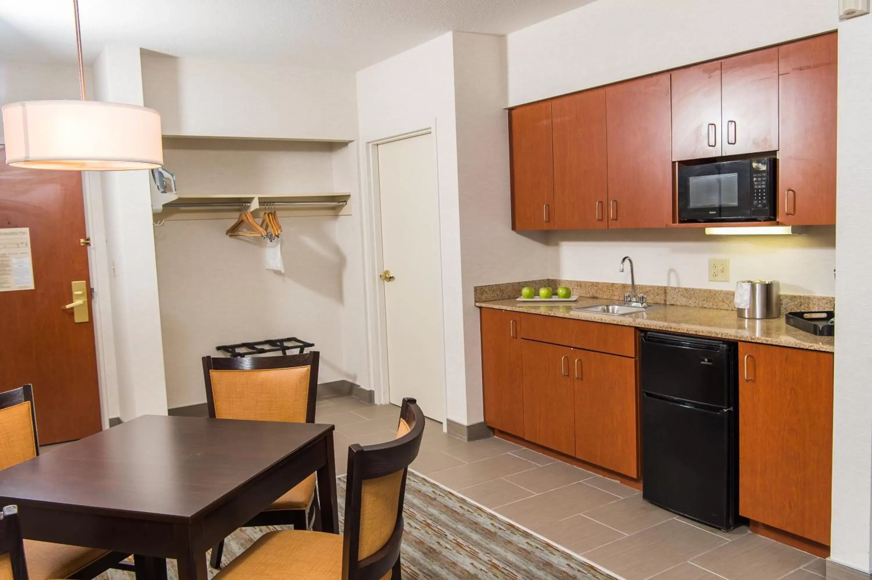 Photo of the whole room, Kitchen/Kitchenette in Holiday Inn Express Hotel & Suites Erie-Summit Township, an IHG Hotel