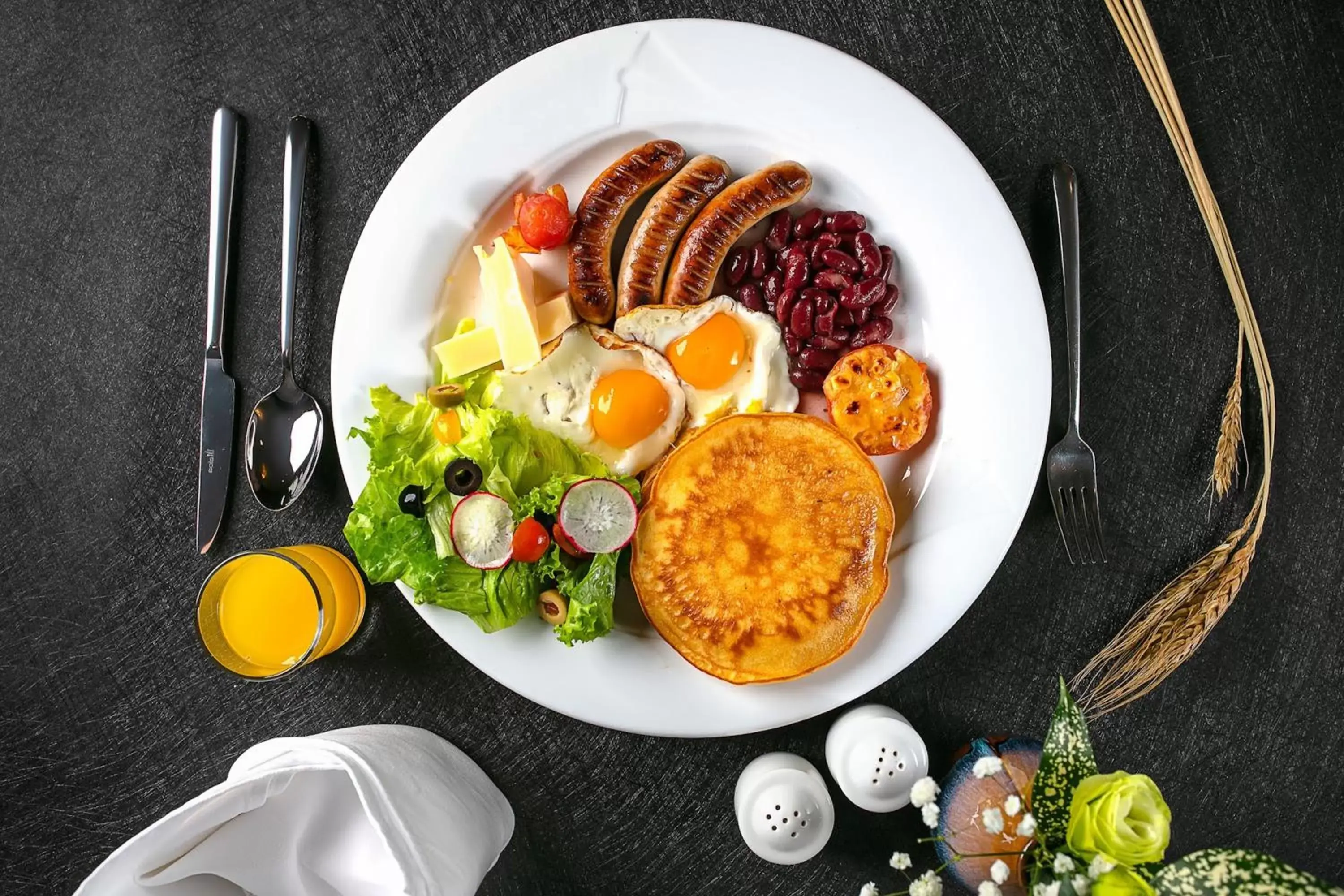 Breakfast, Food in The Tray Hotel