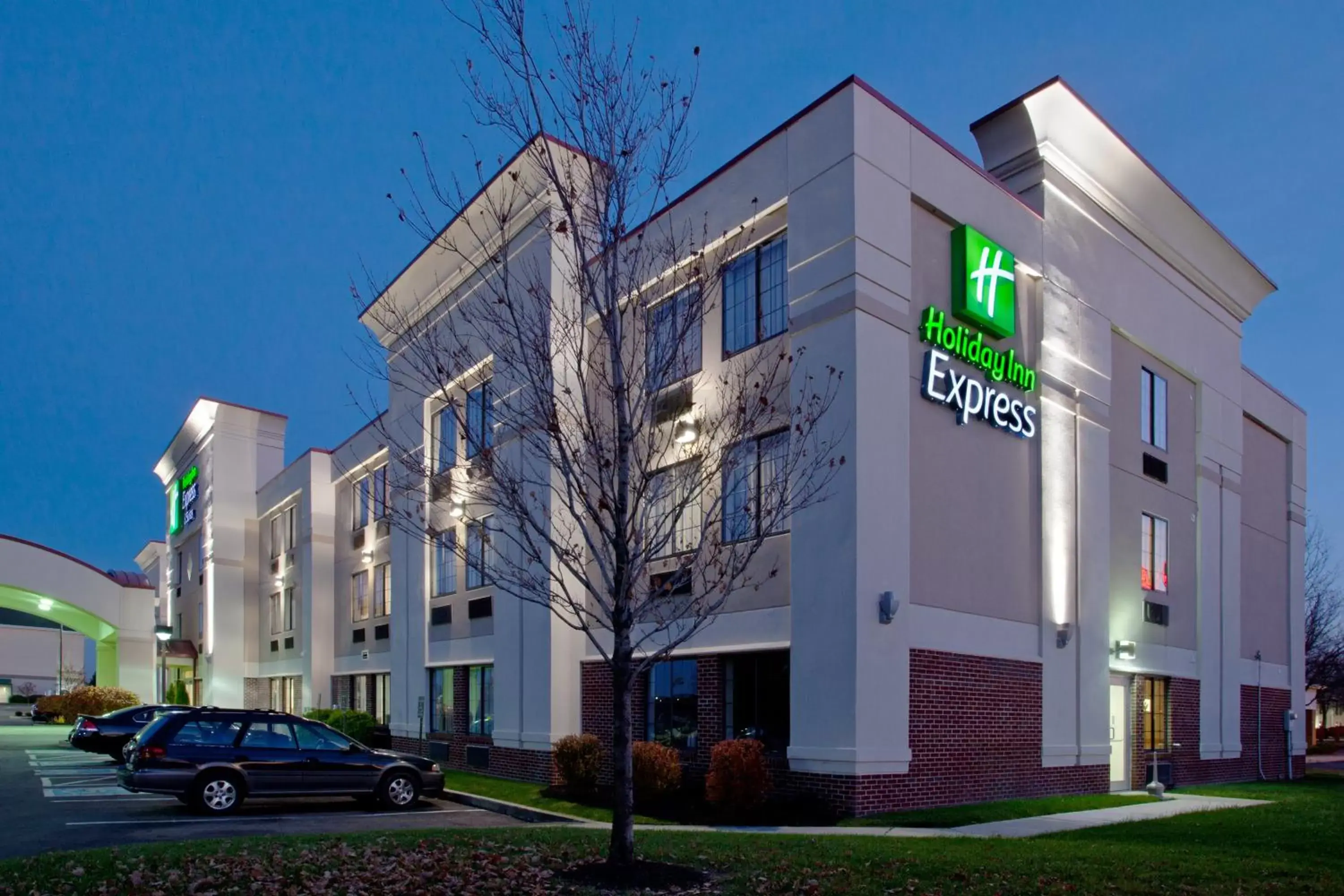 Property Building in Holiday Inn Express Hotel & Suites Grove City, an IHG Hotel
