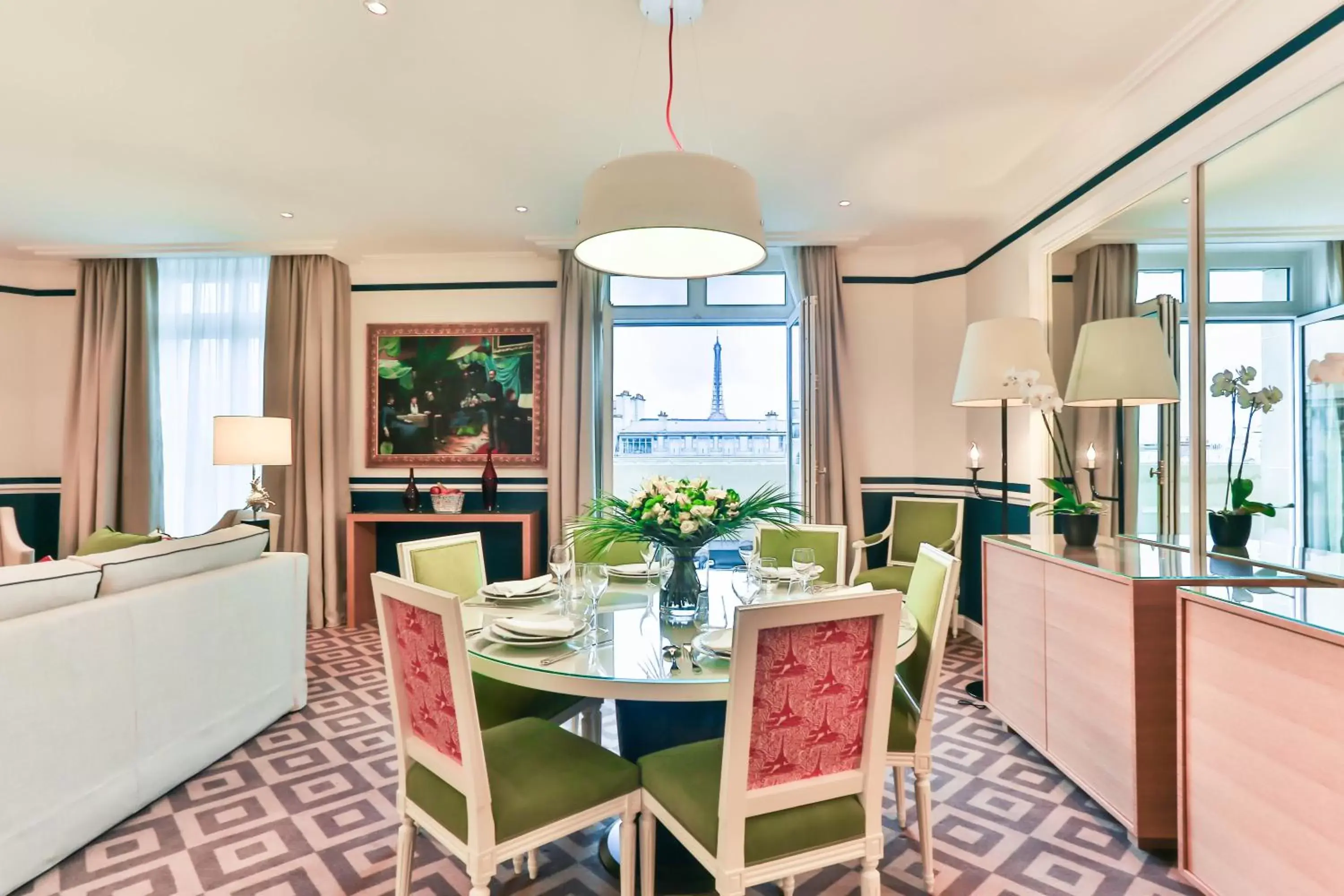 Living room, Dining Area in Fraser Suites Le Claridge Champs-Elysées