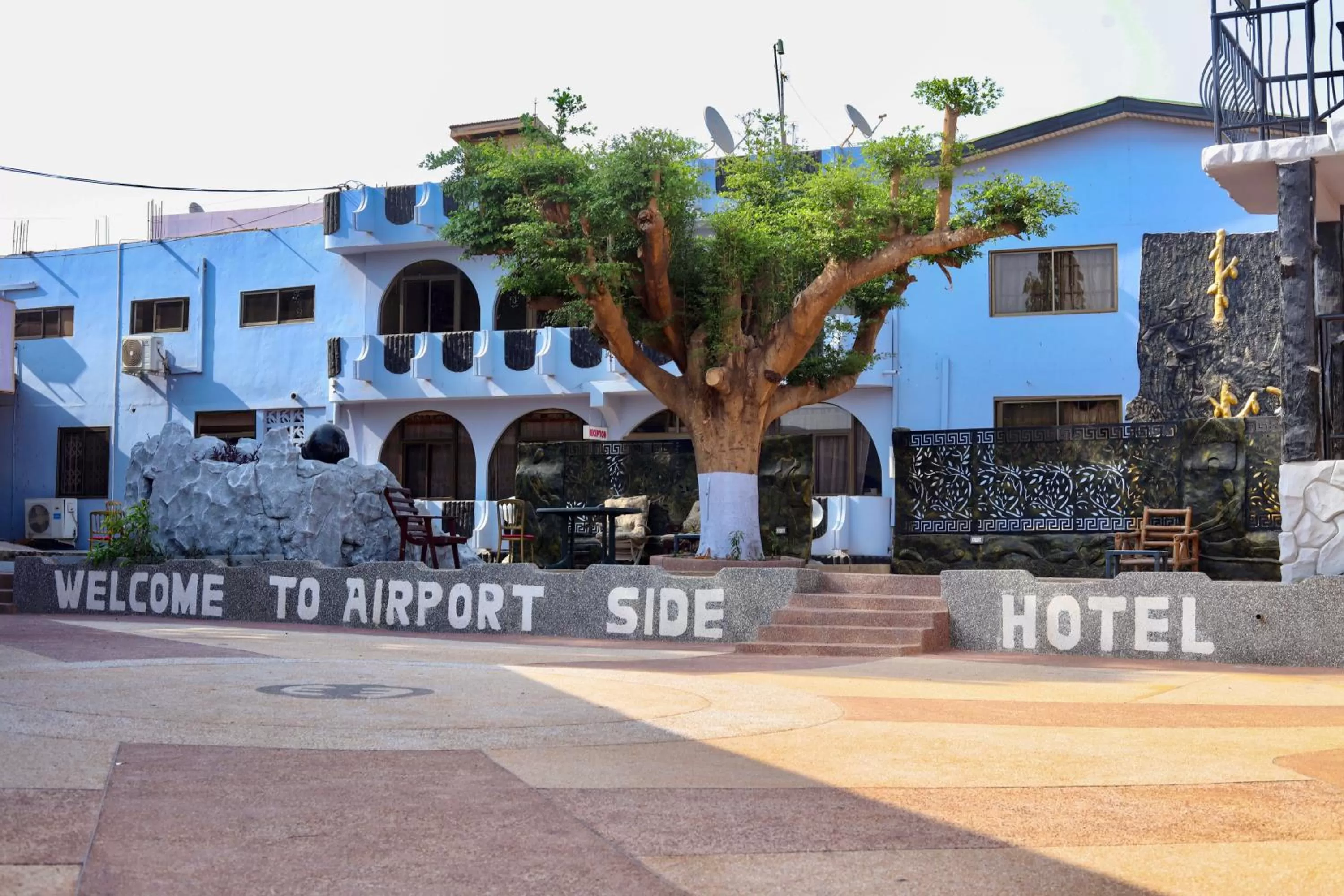 Airport Side Hotel