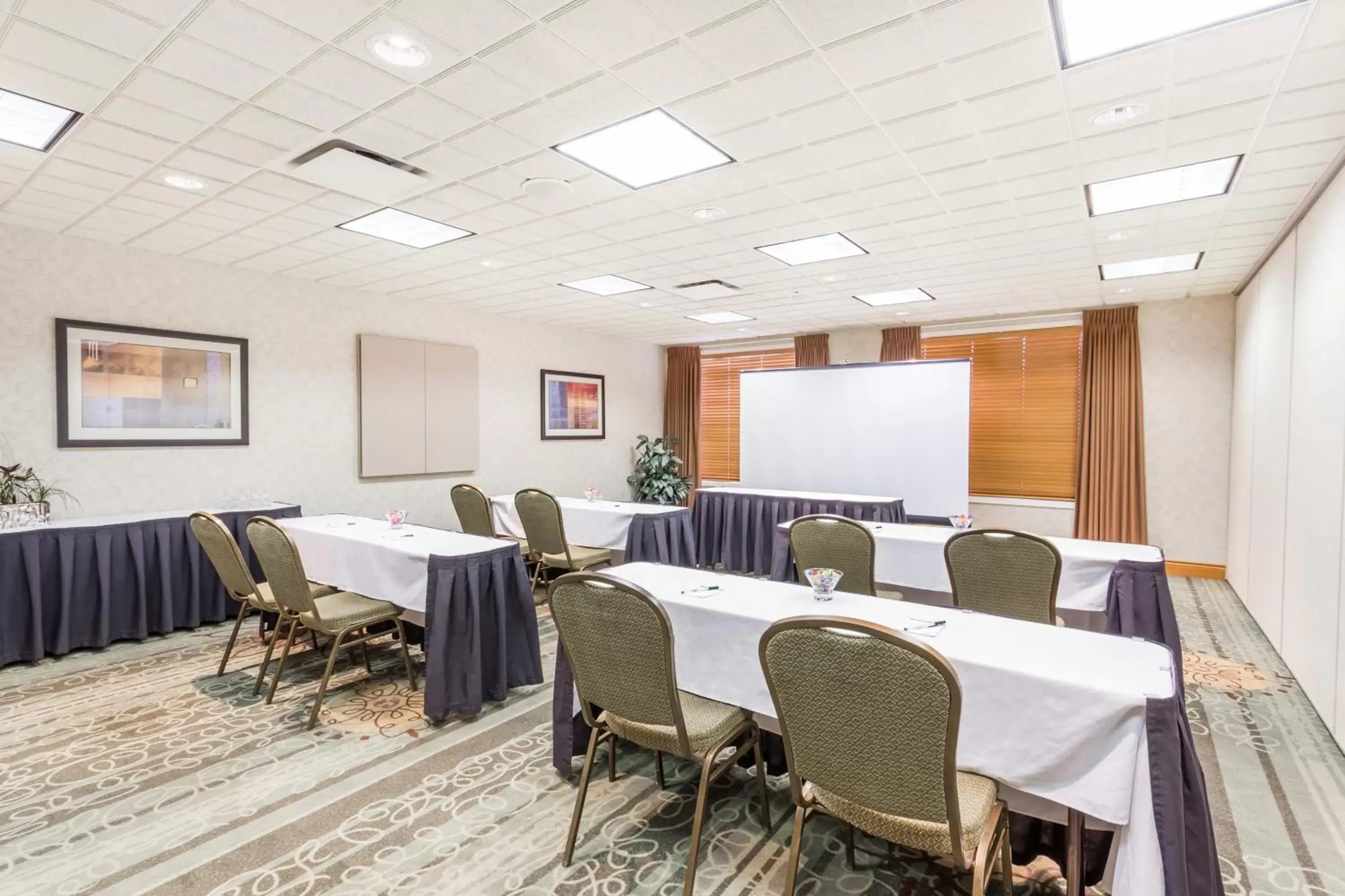 Meeting/conference room in Wingate by Wyndham Calgary South