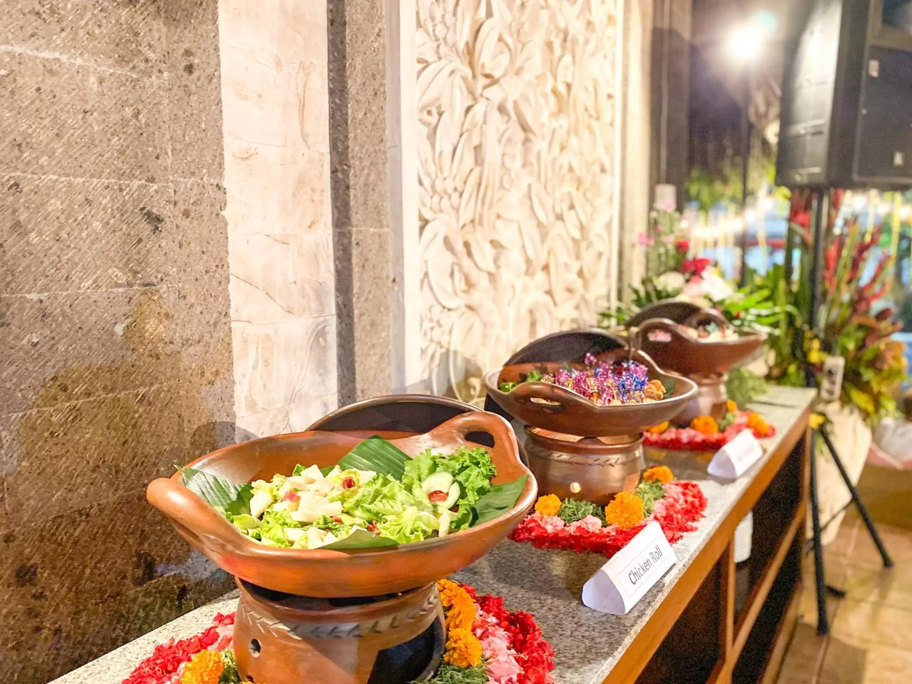 Lounge or bar in Kusnadi Hotel Lounge or bar in Kusnadi Hotel