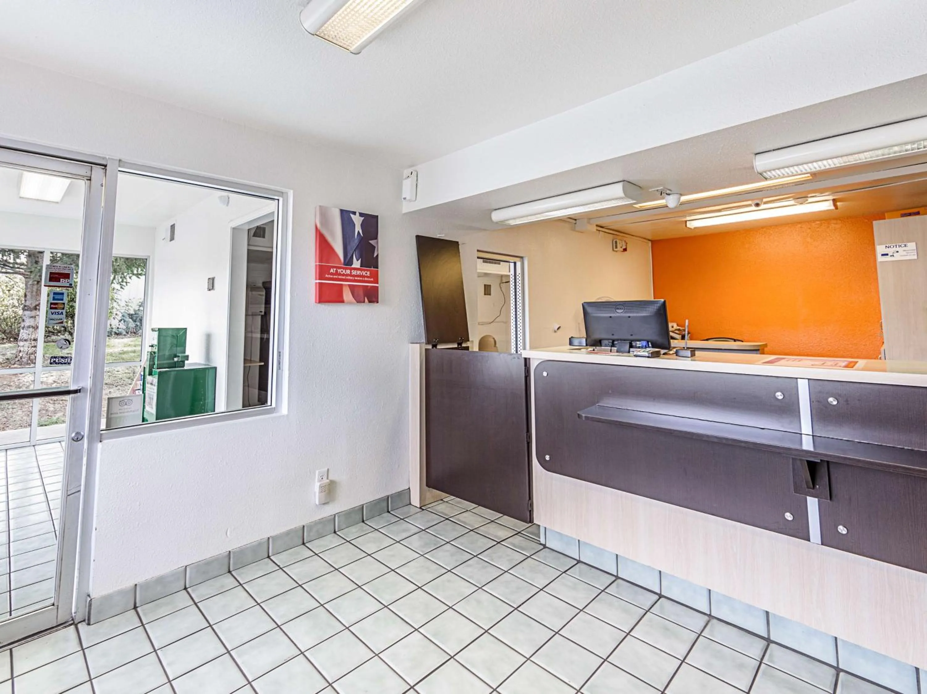 Lobby or reception in Motel 6-Yreka, CA