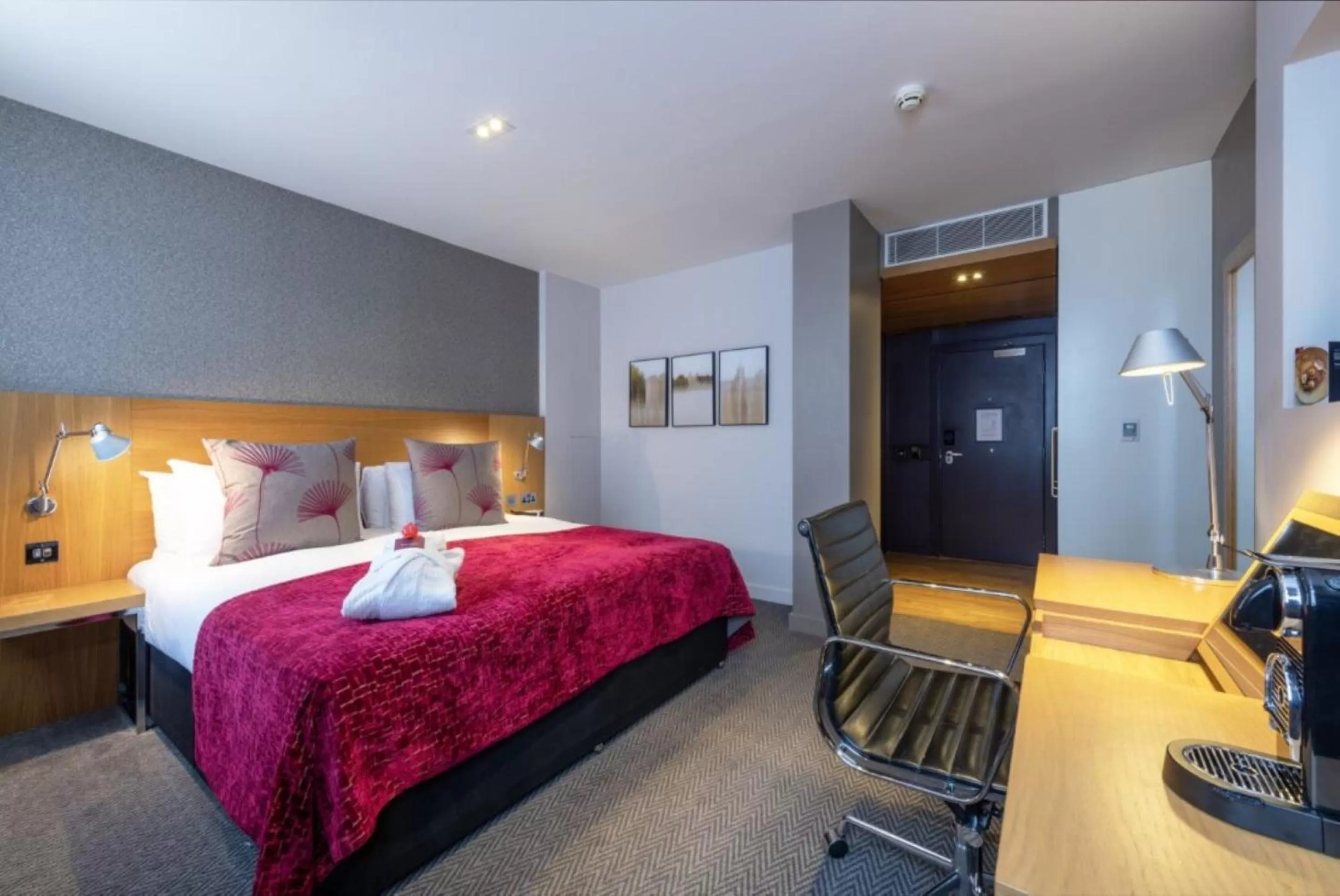 Bed in Apex Temple Court Hotel