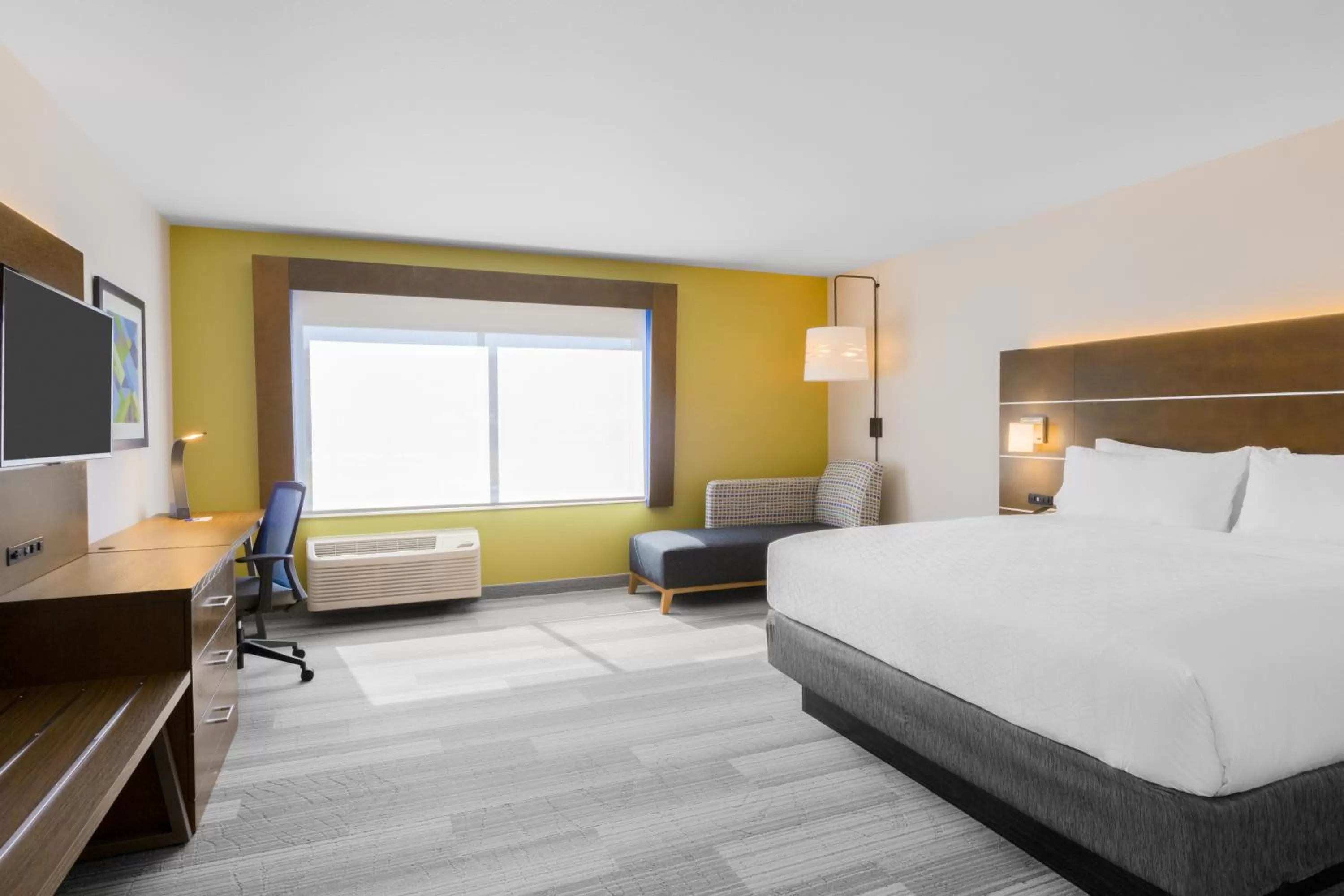 Bed in Holiday Inn Express & Suites - Union Gap - Yakima Area by IHG