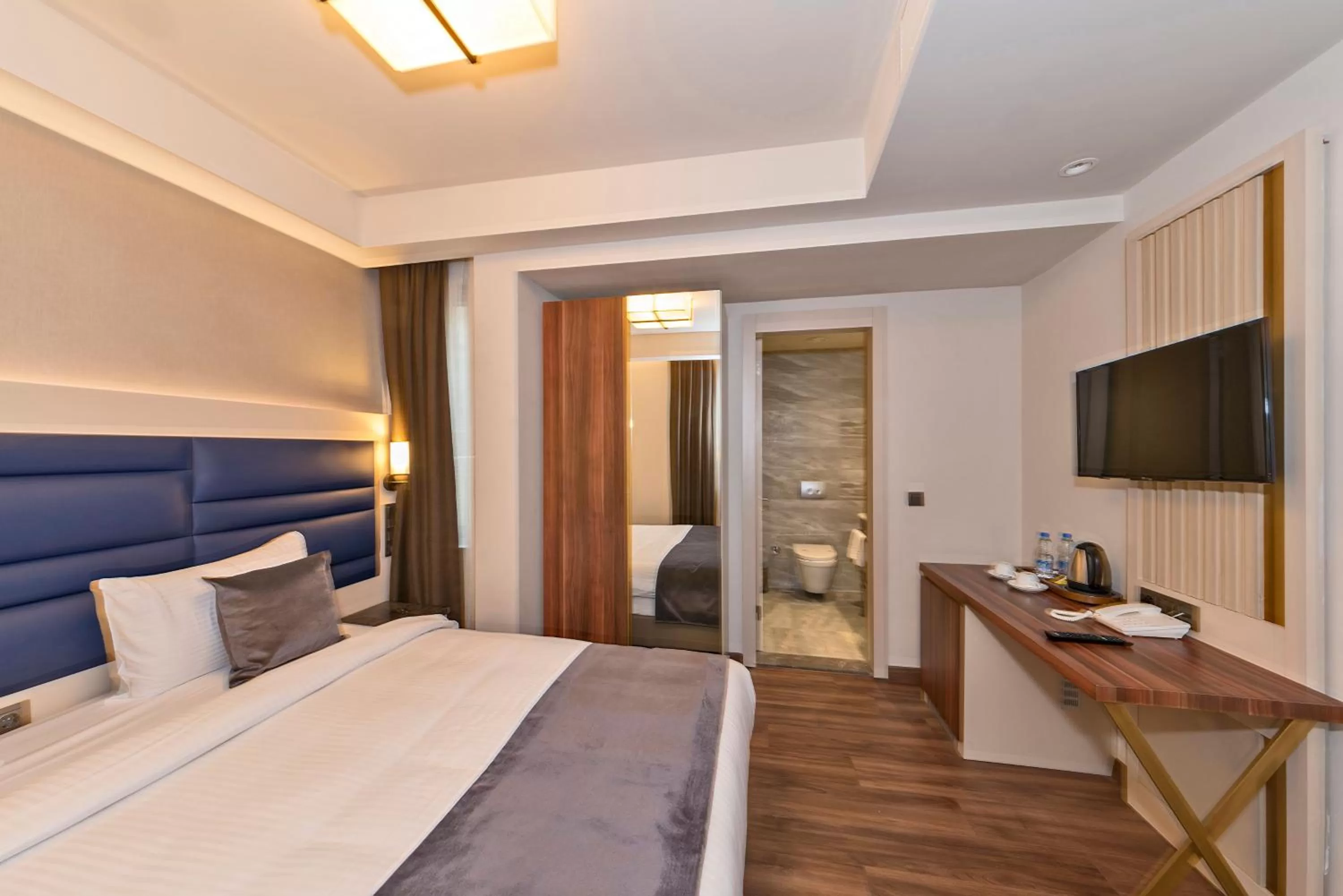 Bedroom, Bed in Golden Royal Hotel