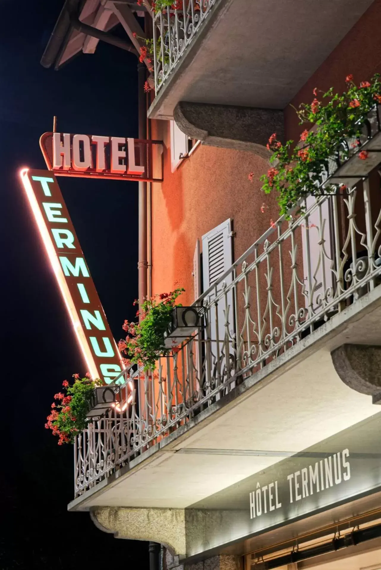 Facade/entrance, Property Building in Hôtel Terminus