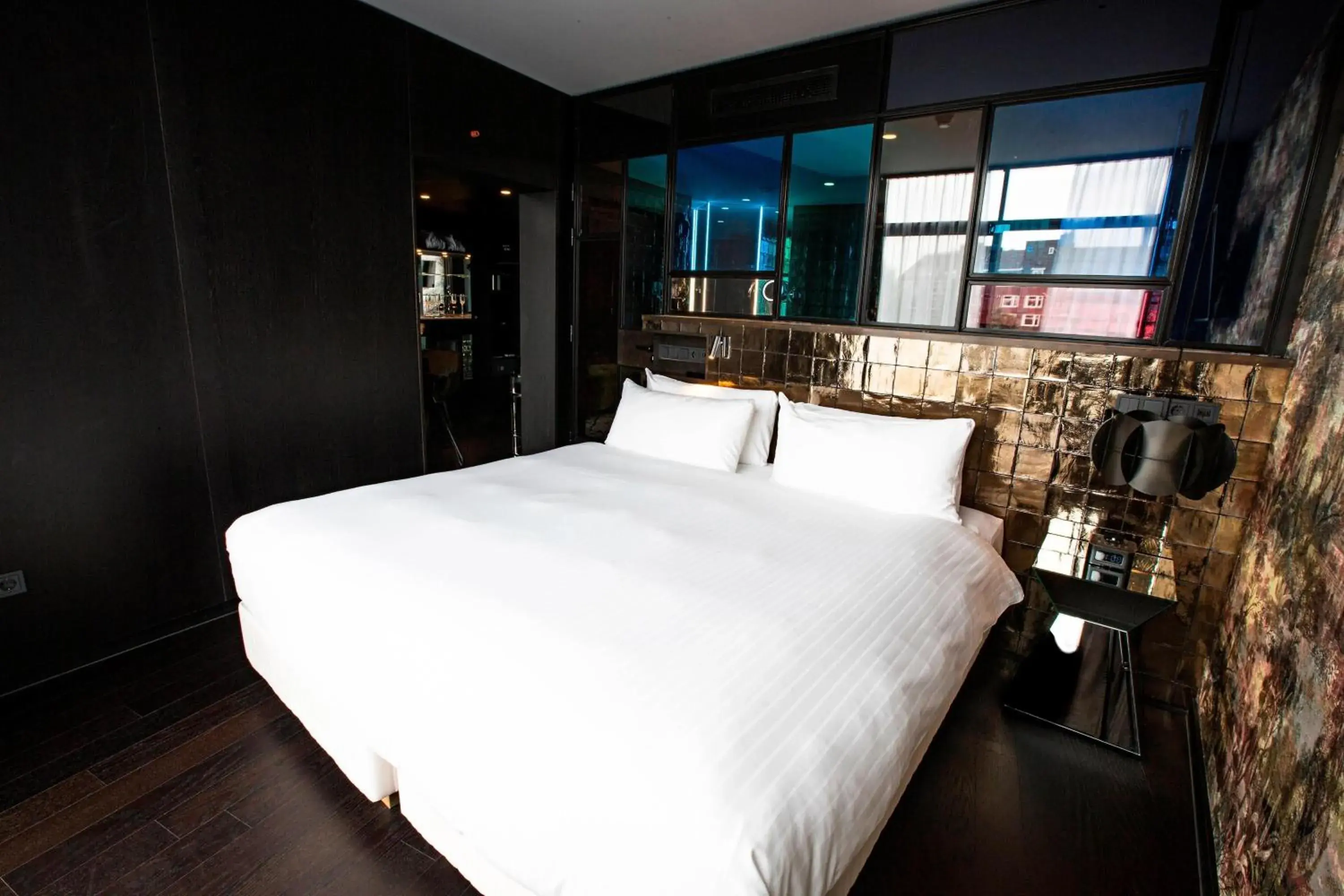 Bedroom, Bed in Apollo Hotel Amsterdam, a Tribute Portfolio Hotel