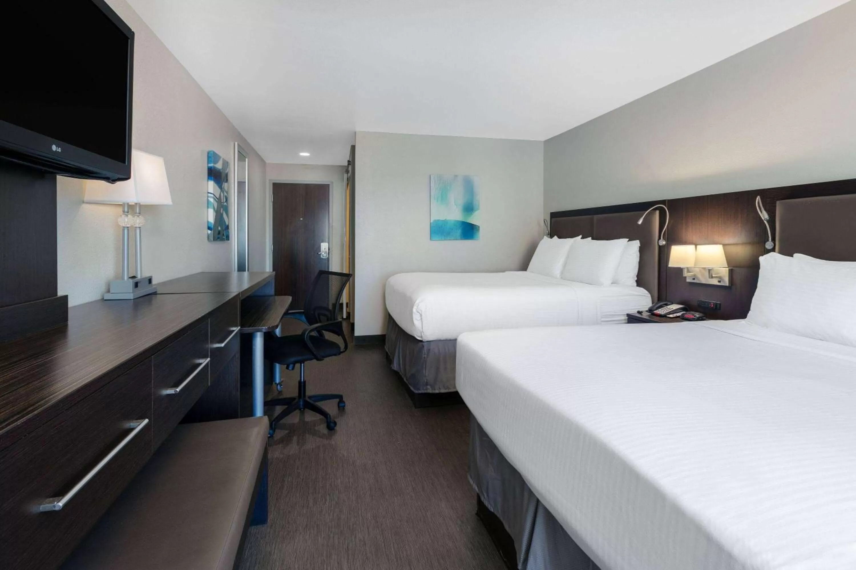 Photo of the whole room, Bed in Wyndham Corpus Christi Resort North Padre Island