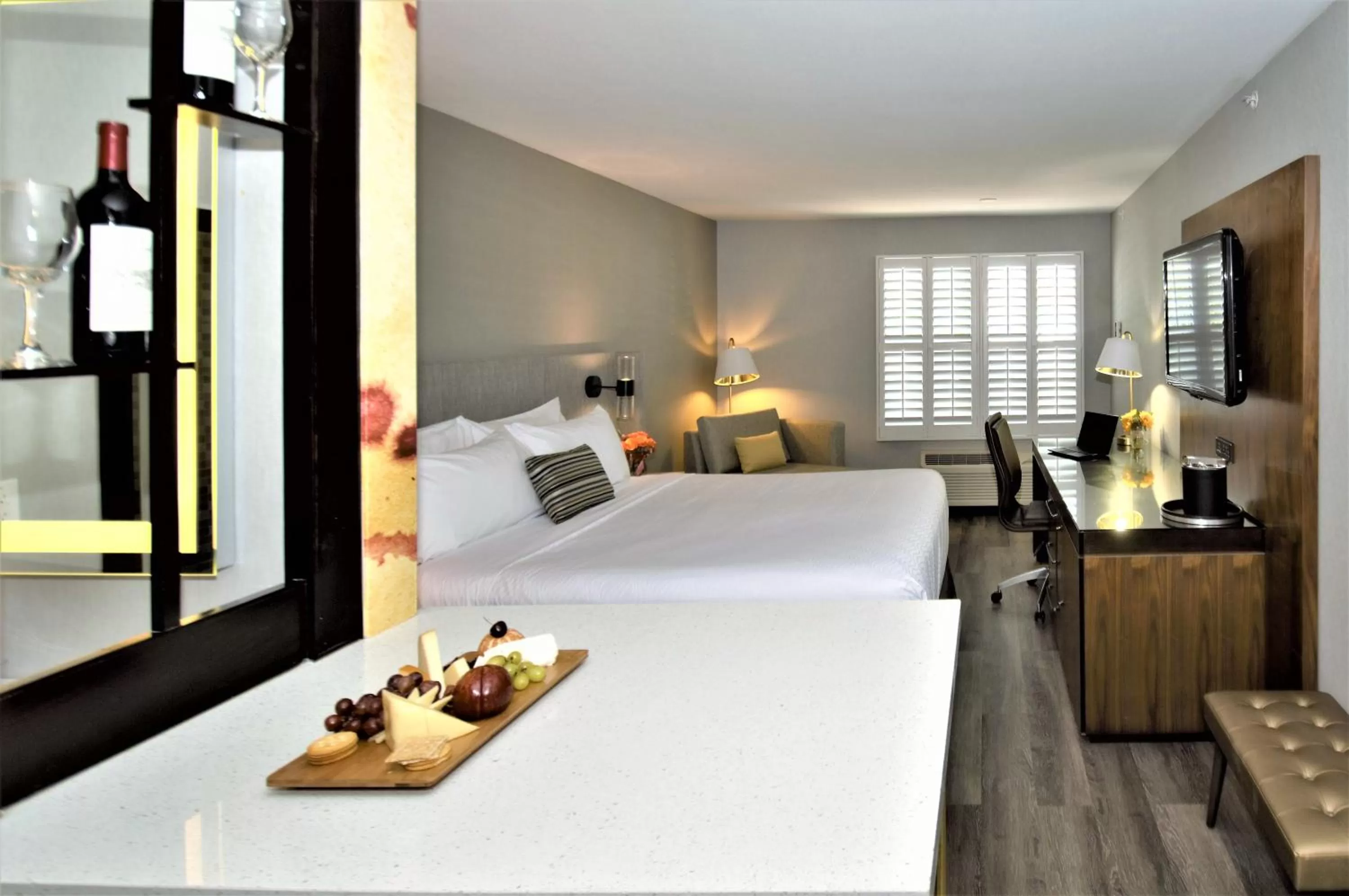 Photo of the whole room, Bed in Hotel Indigo Napa Valley by IHG