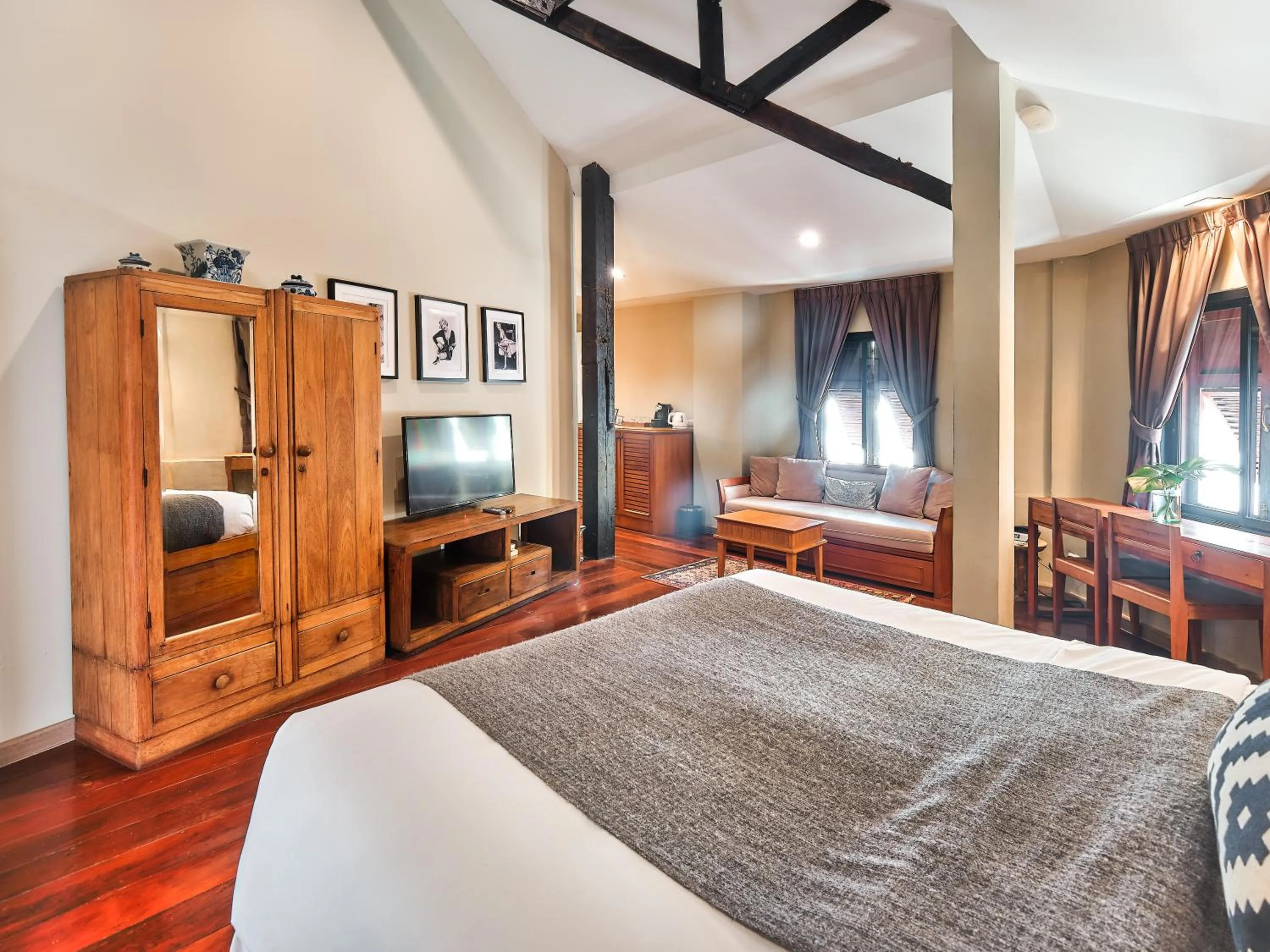 Bed in Prince Theatre Heritage Stay Hostel - Silom