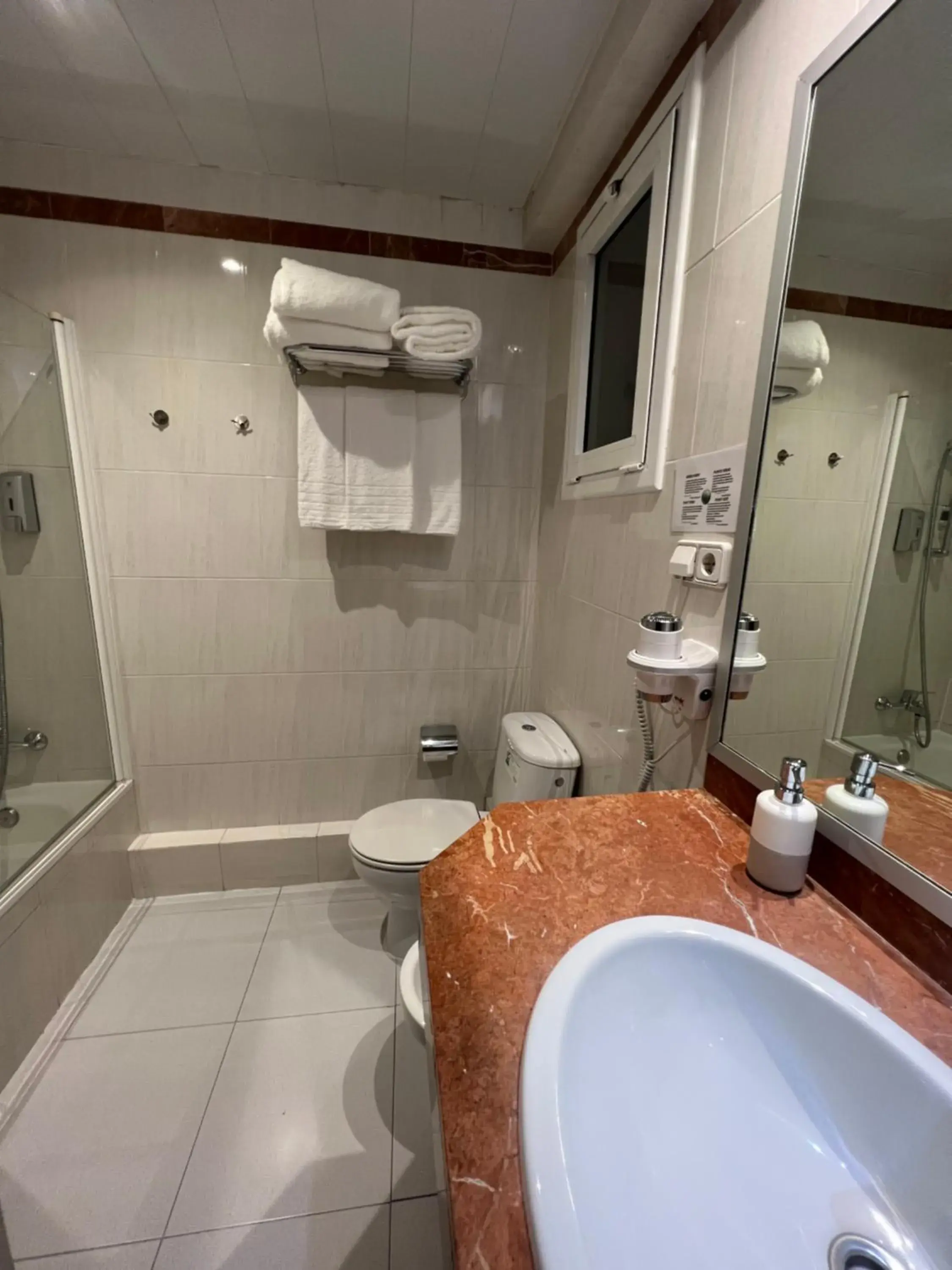 Bathroom in Hotel Travessera