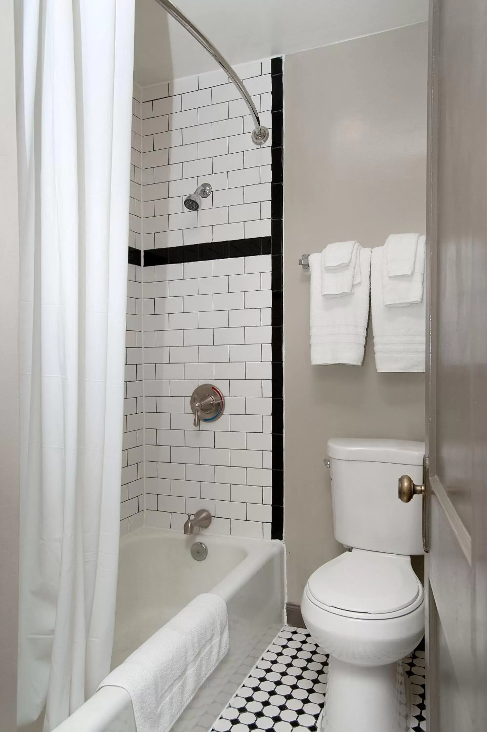 Bathroom in Gardner Hotel