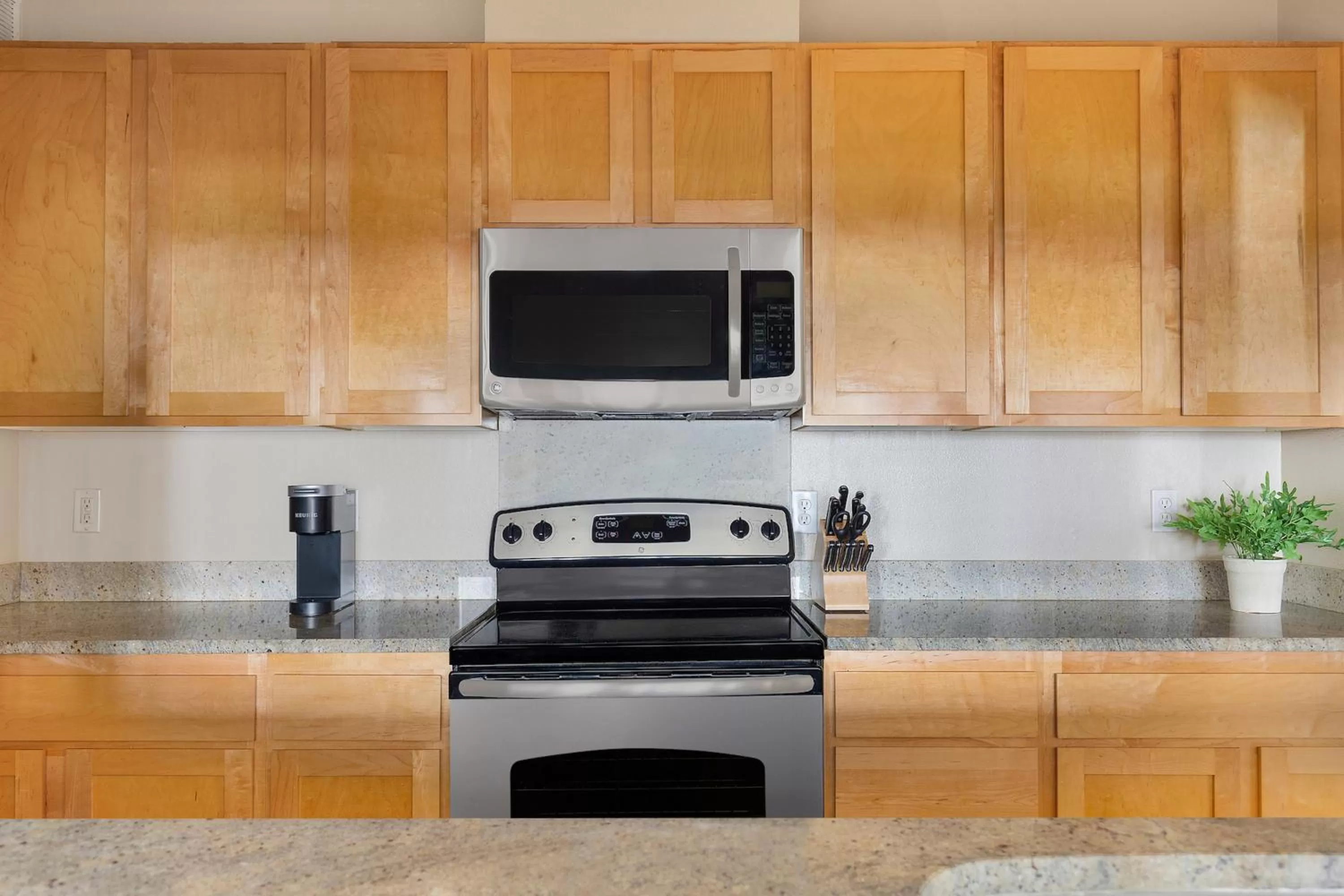 Kitchen or kitchenette in Kasa Bellevue Seattle