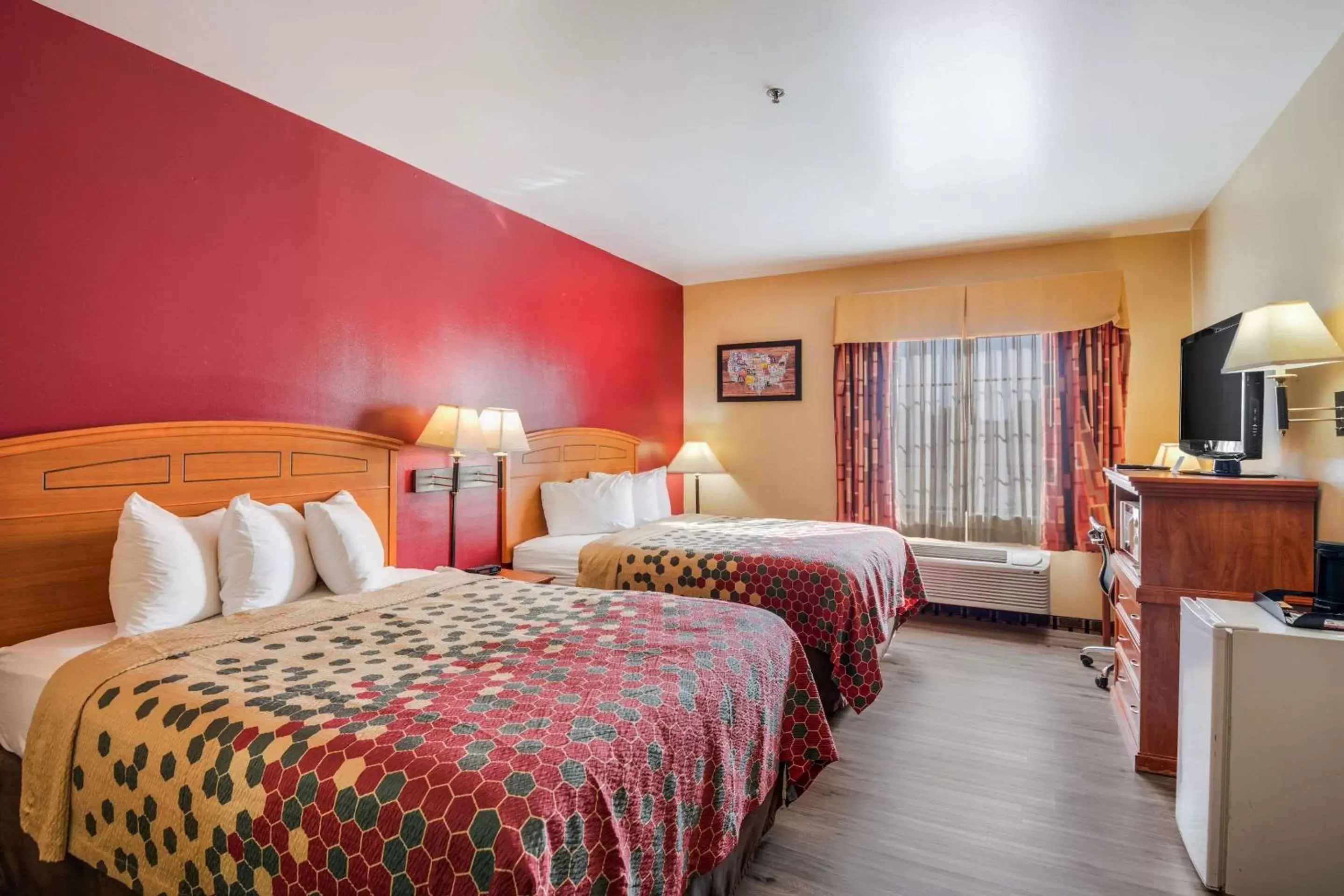 Photo of the whole room, Bed in Econo Lodge Lubbock I-27