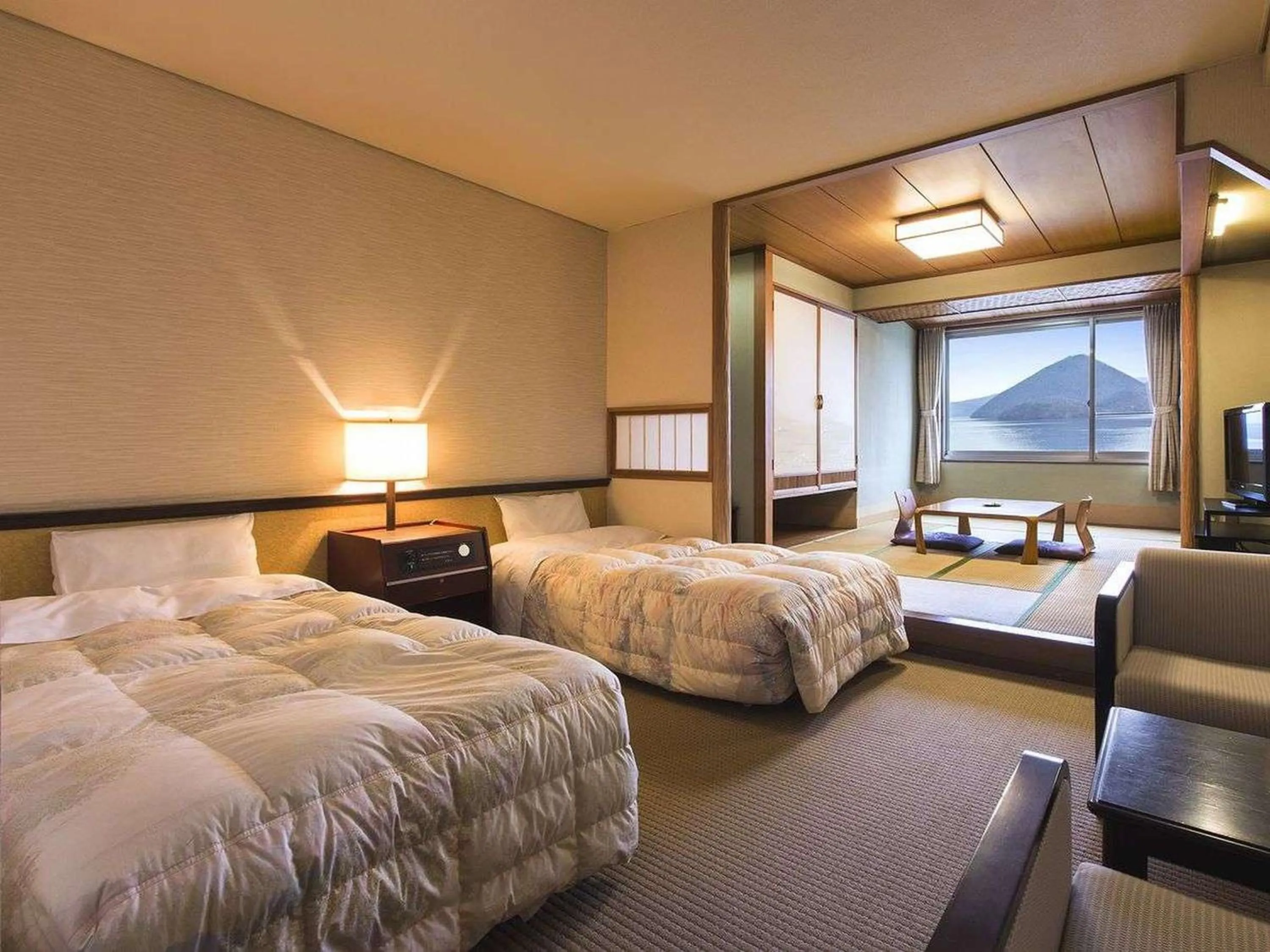 Photo of the whole room, Bed in Toya Kohan Tei