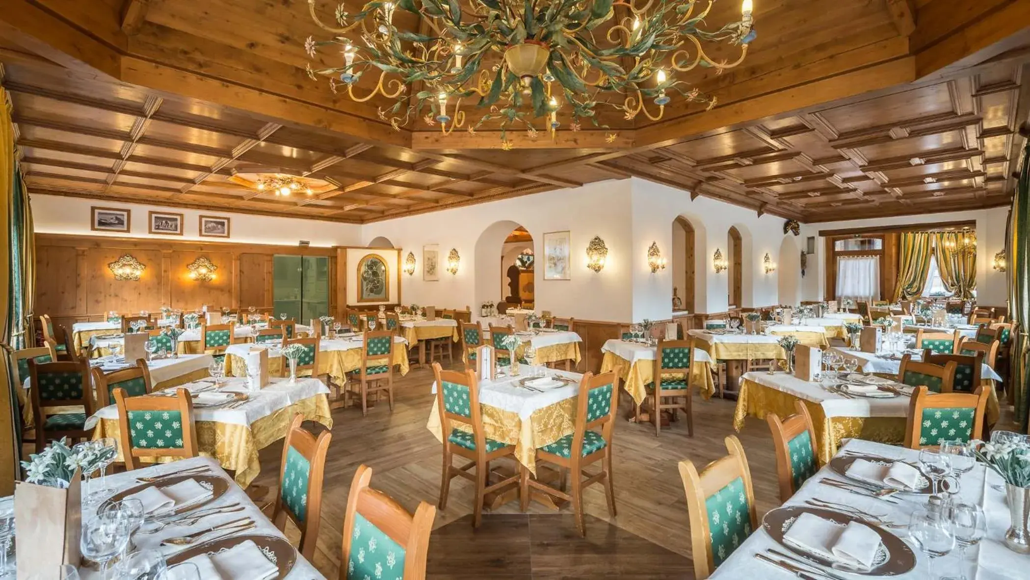 Restaurant/Places to Eat in Franceschi Park Hotel