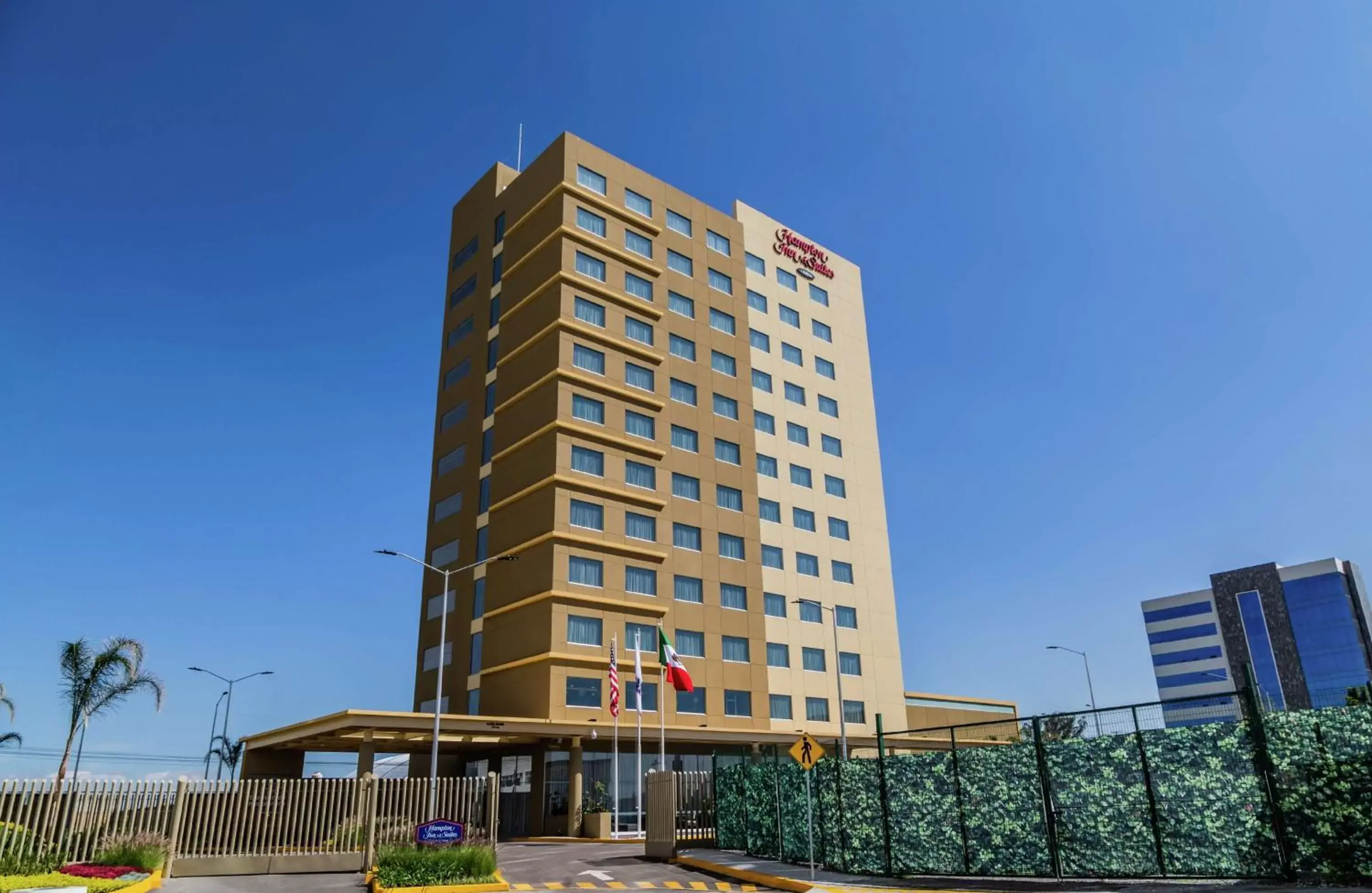 Property Building in Hampton Inn & Suites By Hilton Puebla