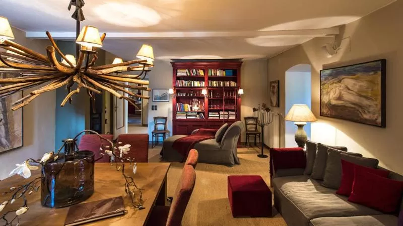 Library in Mair Am Ort Living Hotel B&B