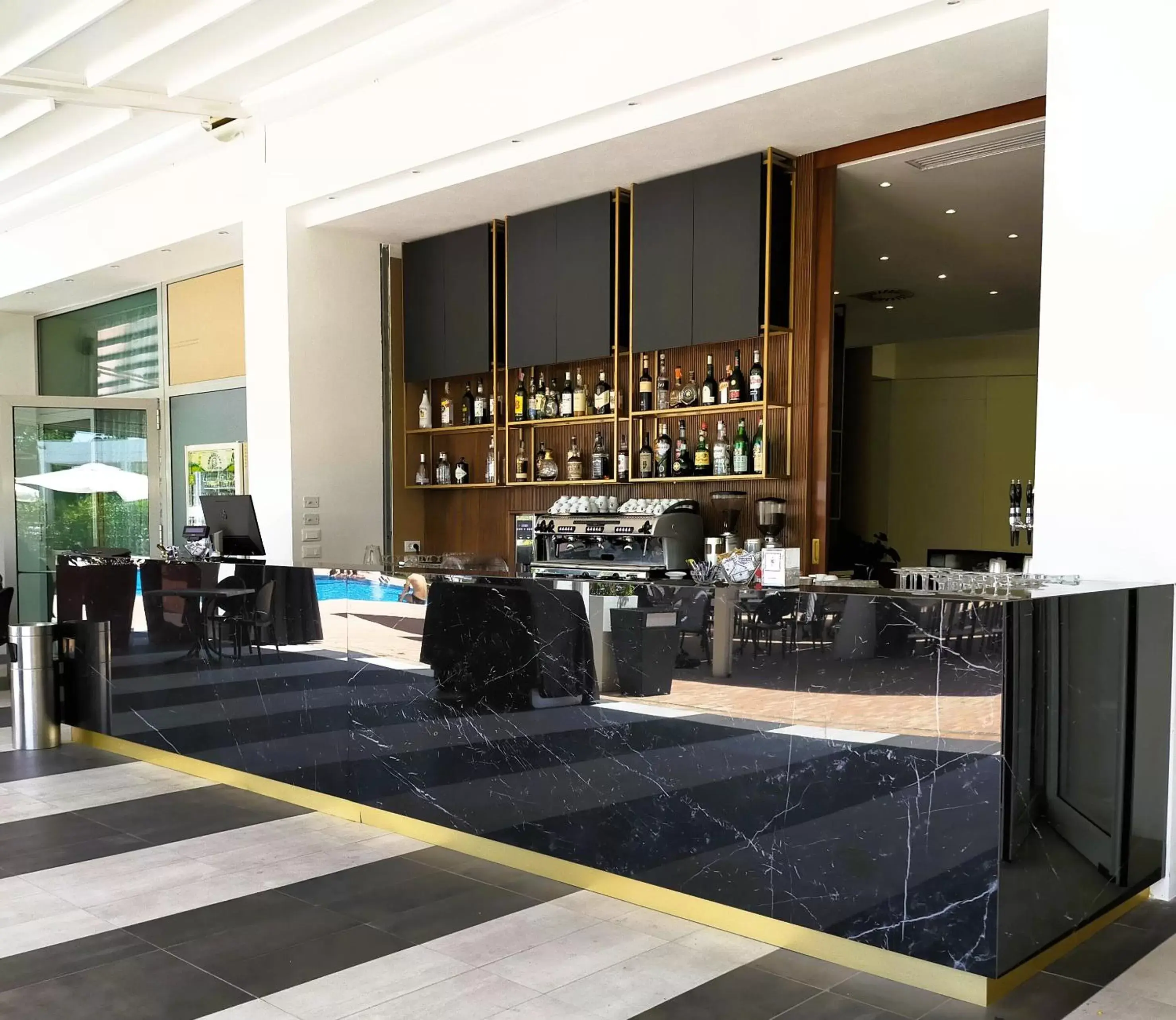 Lounge or bar in The Sydney Hotel