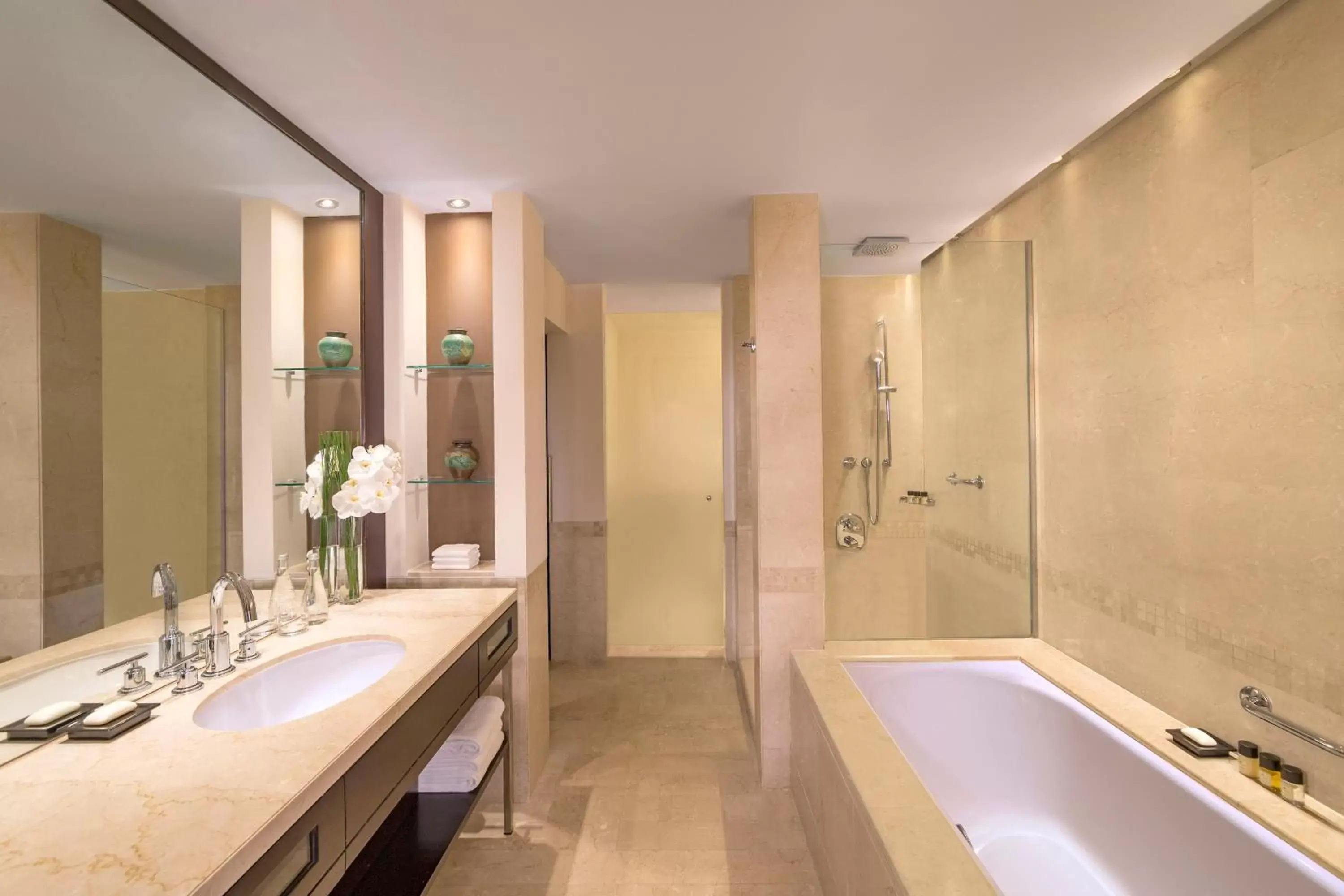 Twin Room with View in Grand Hyatt Doha Hotel & Villas