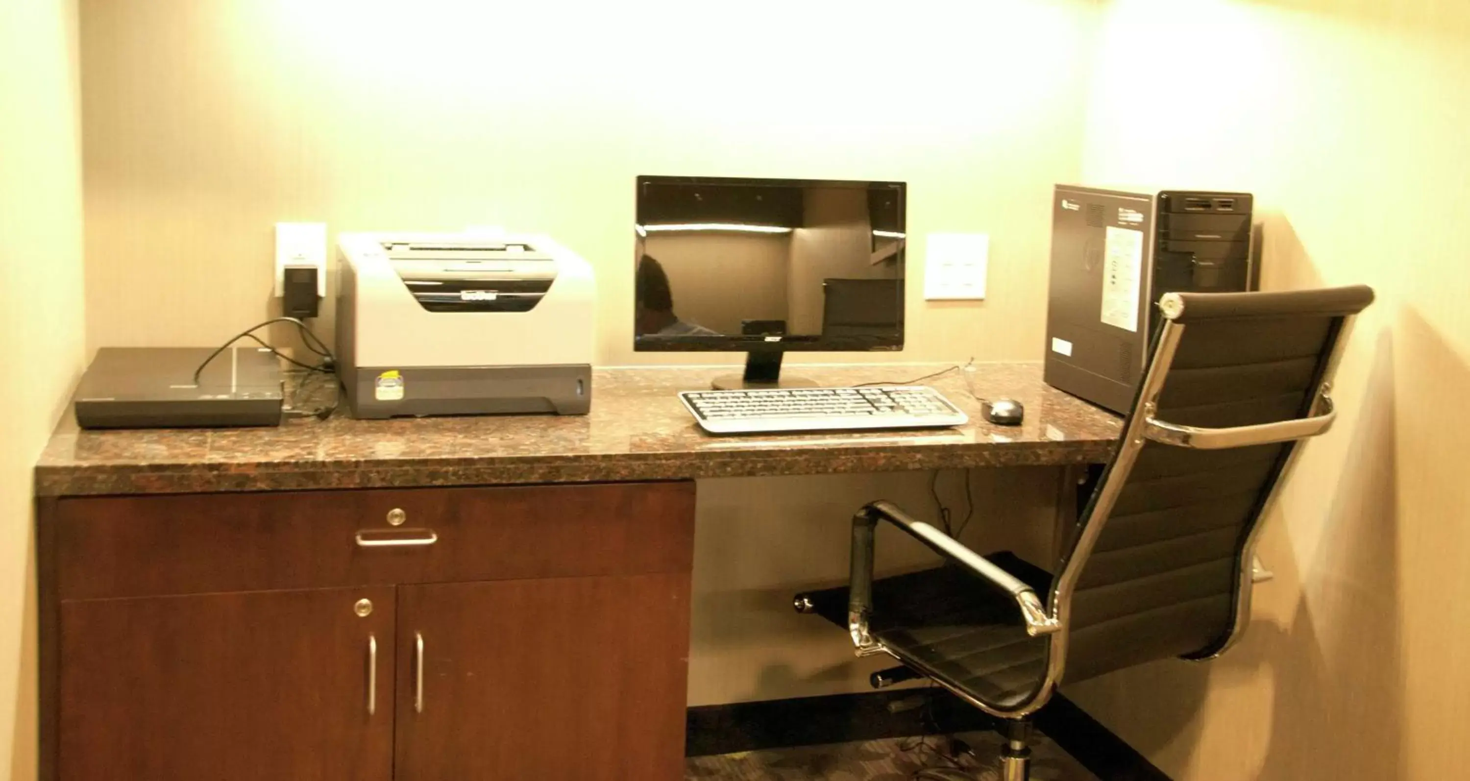 Business facilities in Hampton Inn Leesville