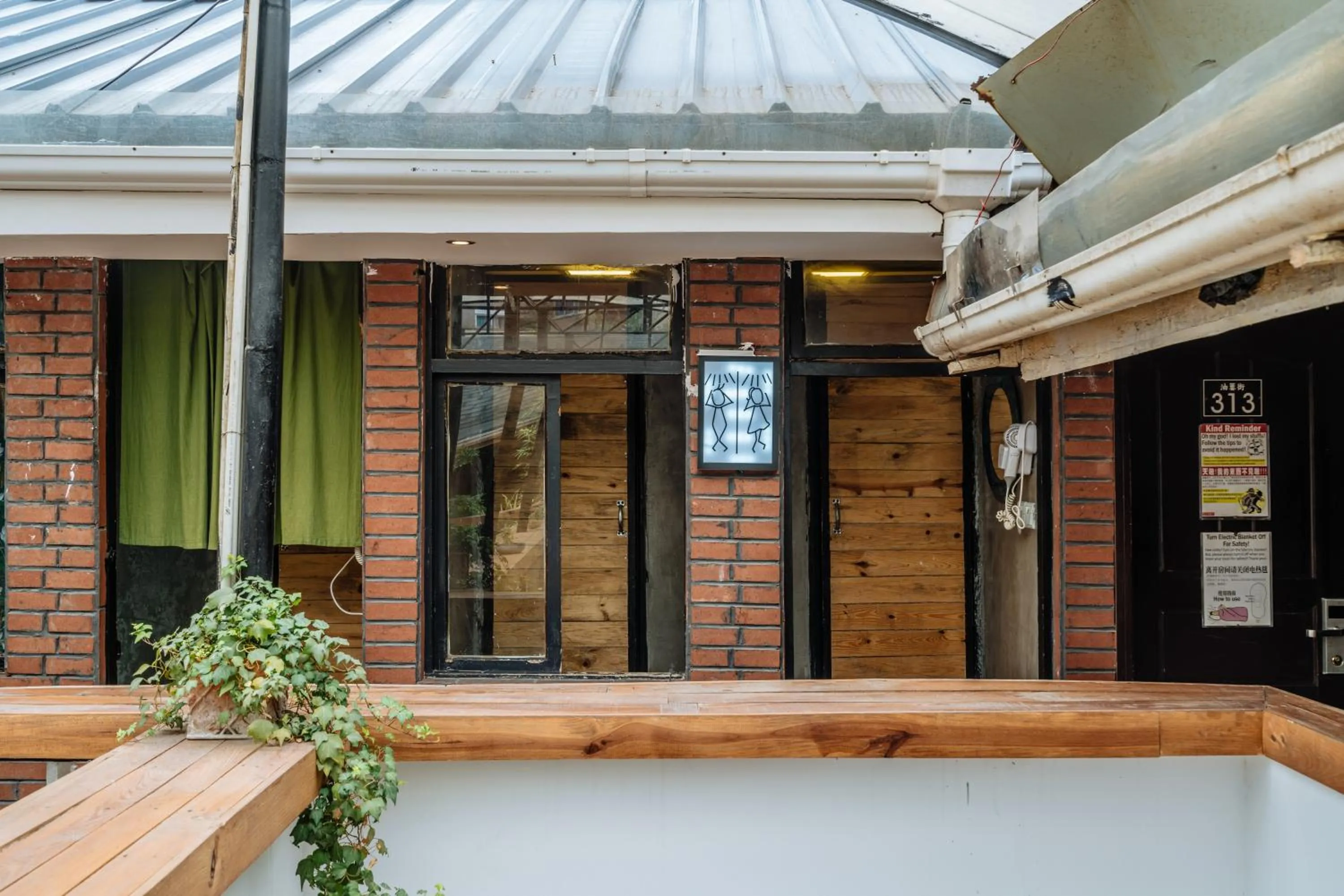 Public Bath in Chengdu Mix Hostel Backpackers