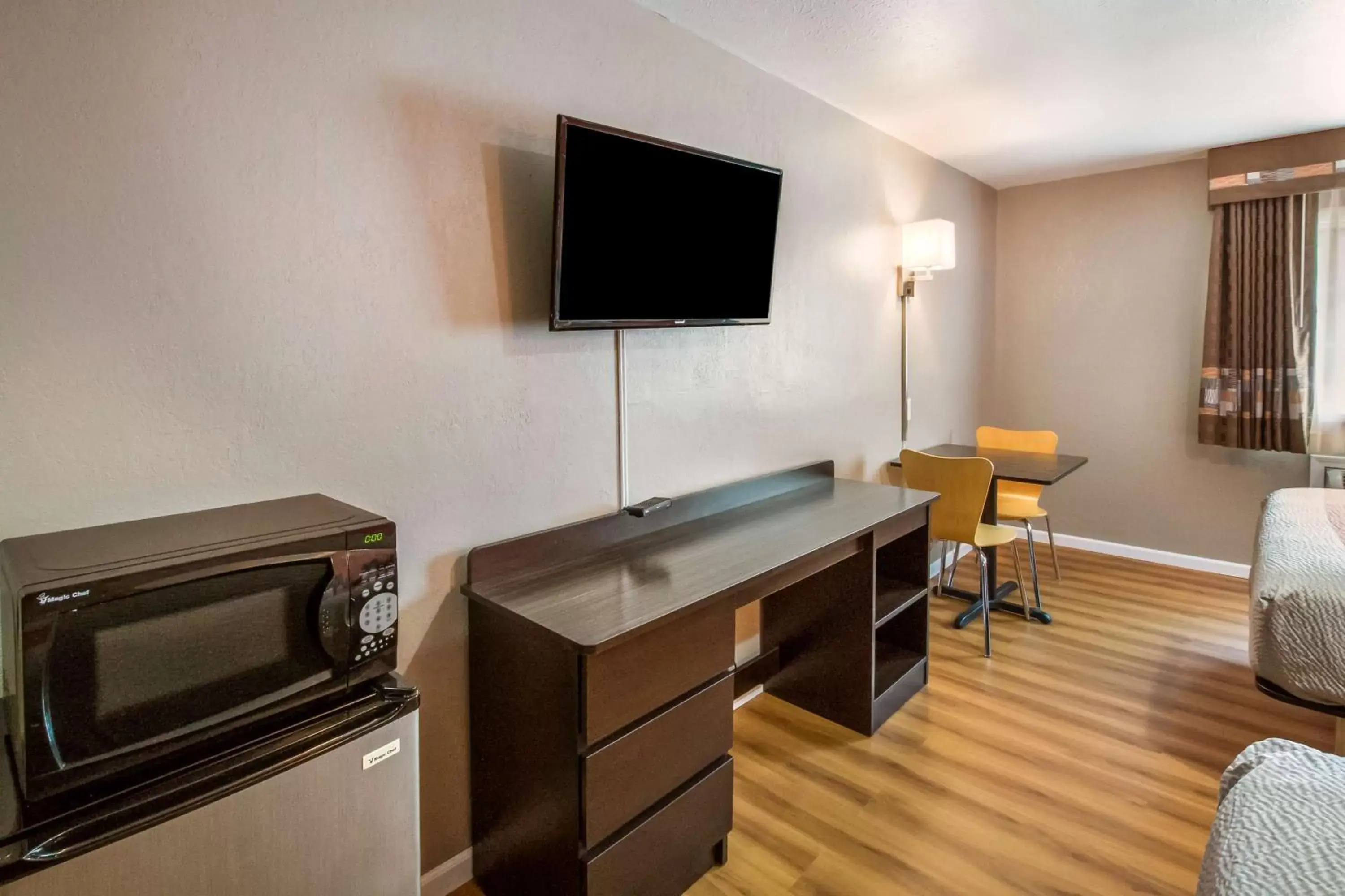 Other, TV/Entertainment Center in Motel 6-Rossford, OH