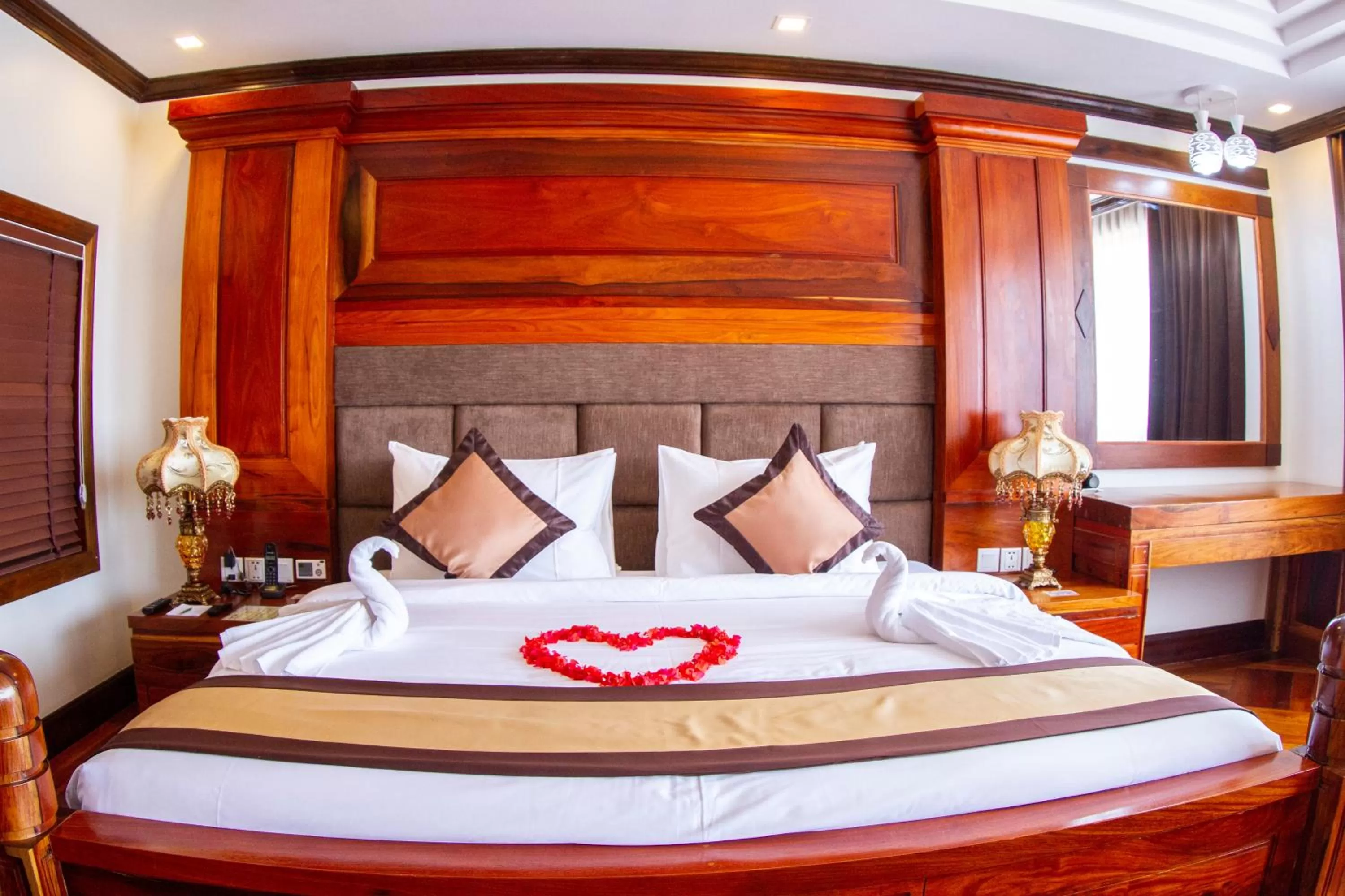 Bedroom, Bed in Kampong Thom Palace Hotel