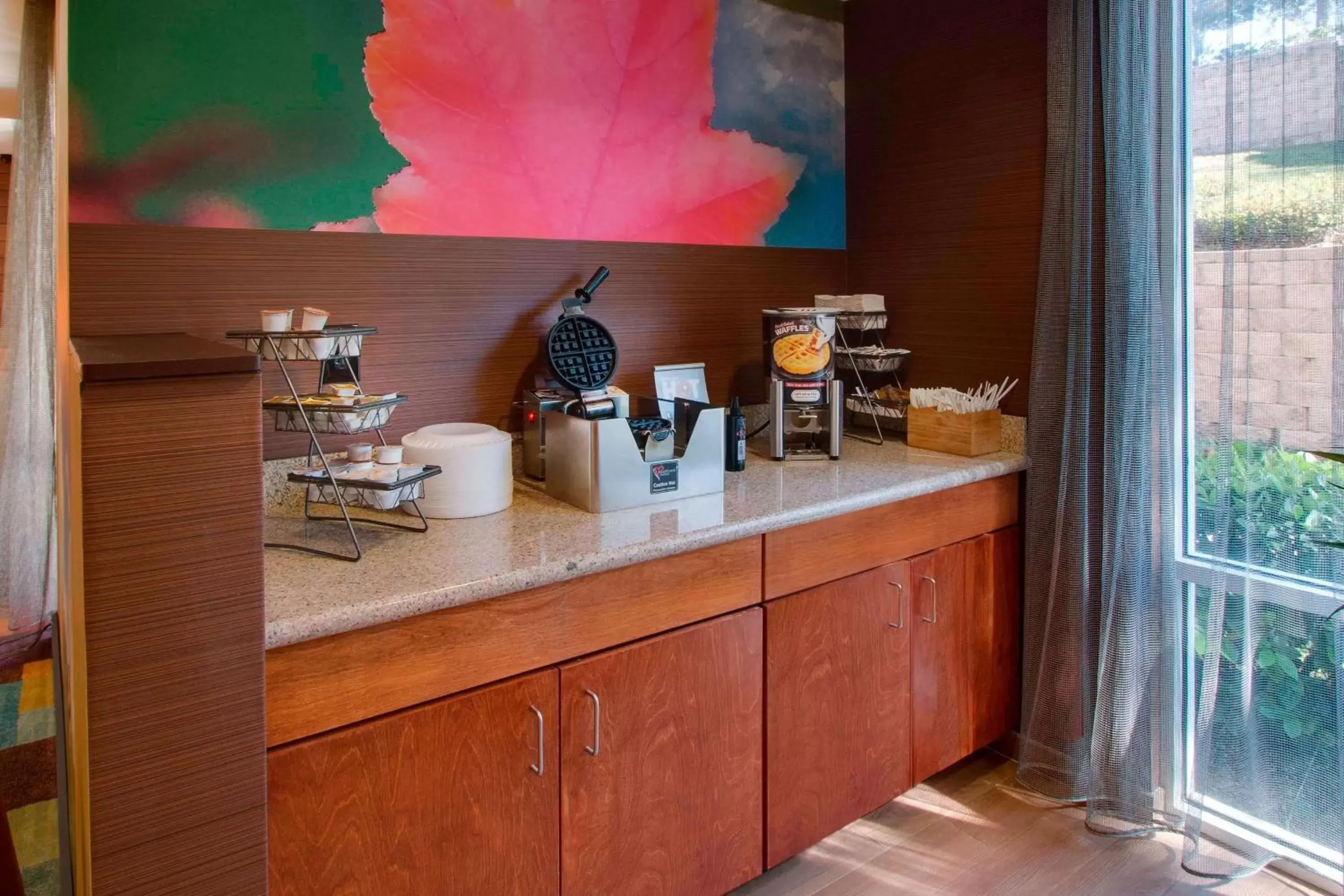 Breakfast, Kitchen/Kitchenette in Fairfield Inn & Suites by Marriott Clermont