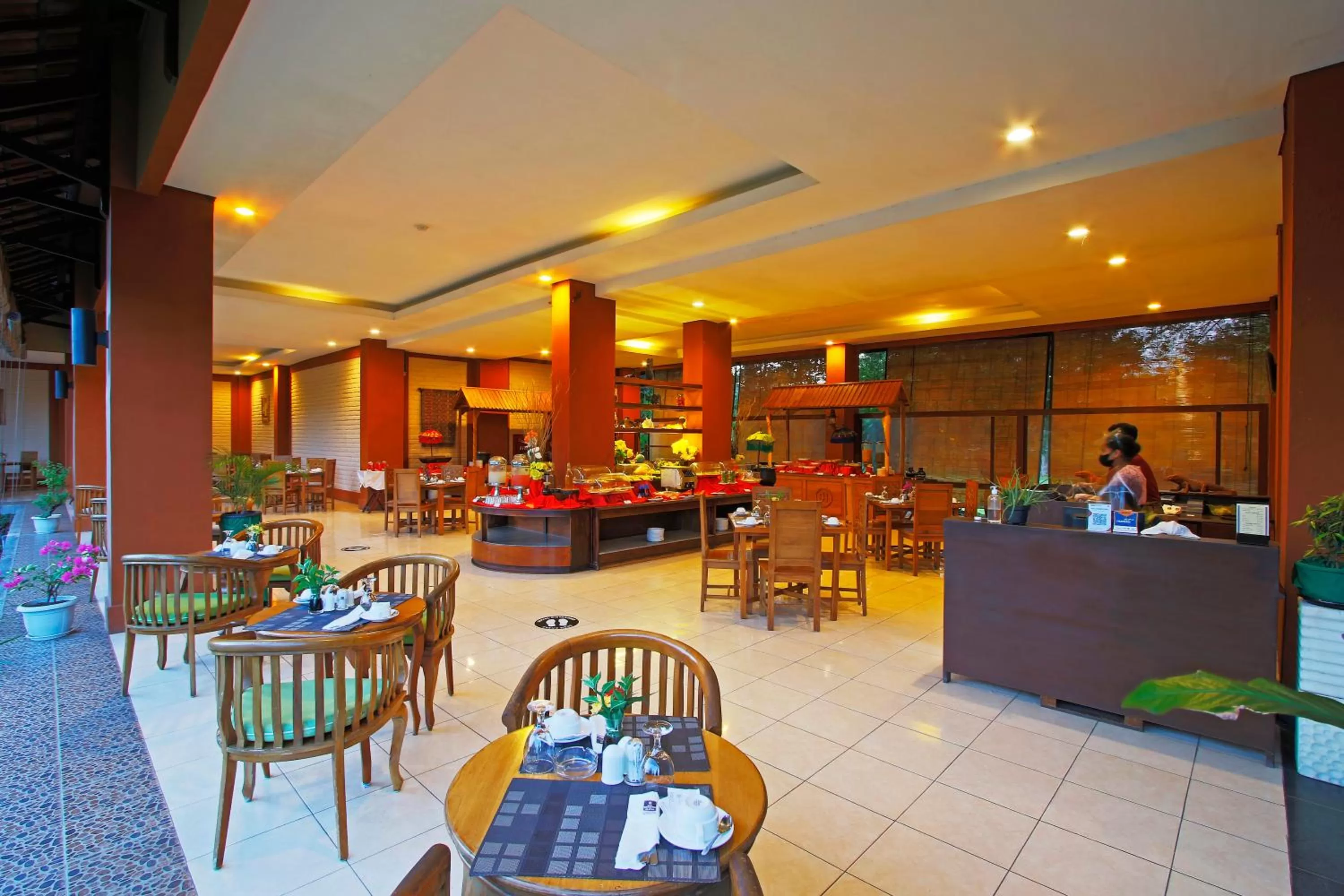 Restaurant/places to eat in The Jayakarta Suites Komodo Flores