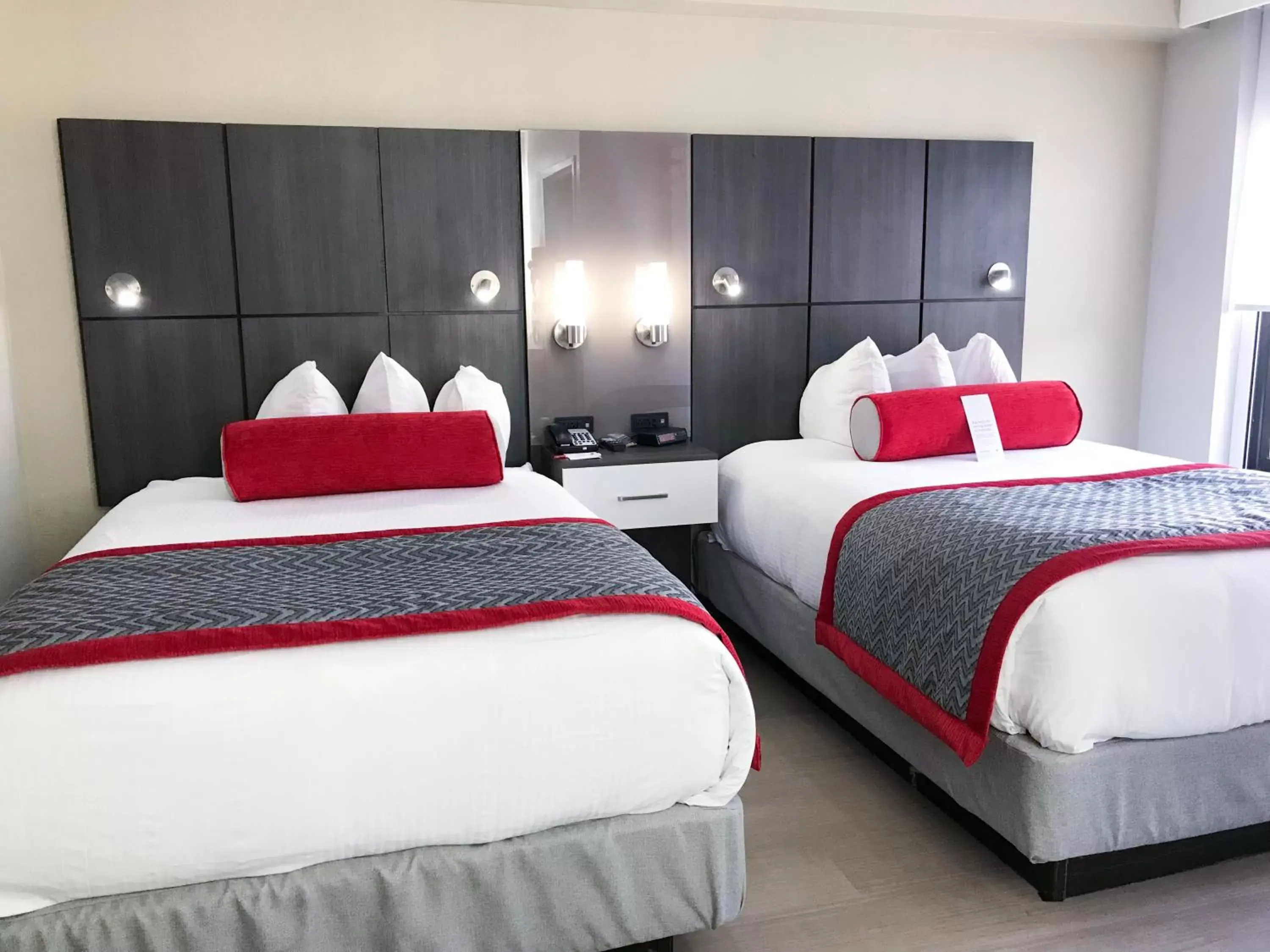 Bedroom, Bed in Ramada by Wyndham Suites Orlando Airport