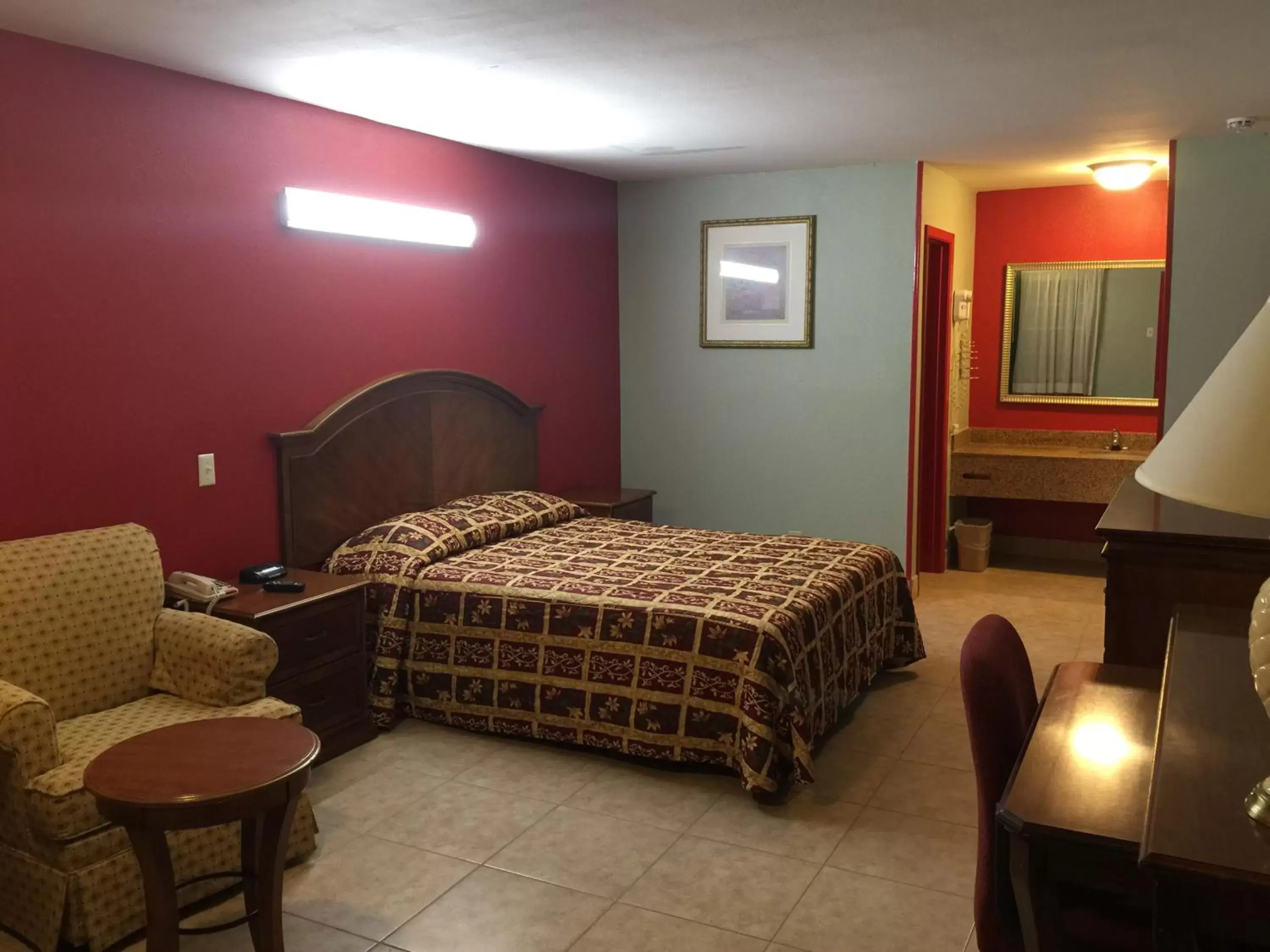 Bedroom, Bed in Texas Inn