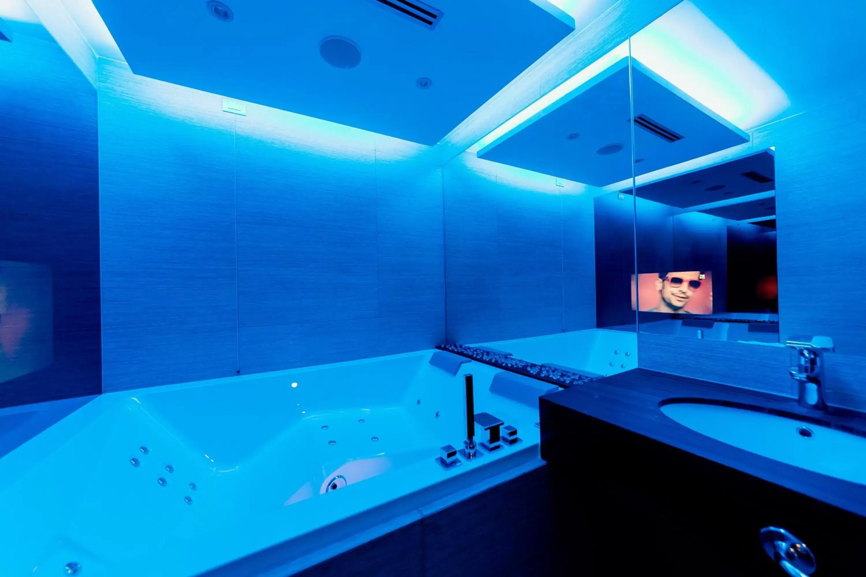 Hot Tub, Bathroom in Diamante MHotel