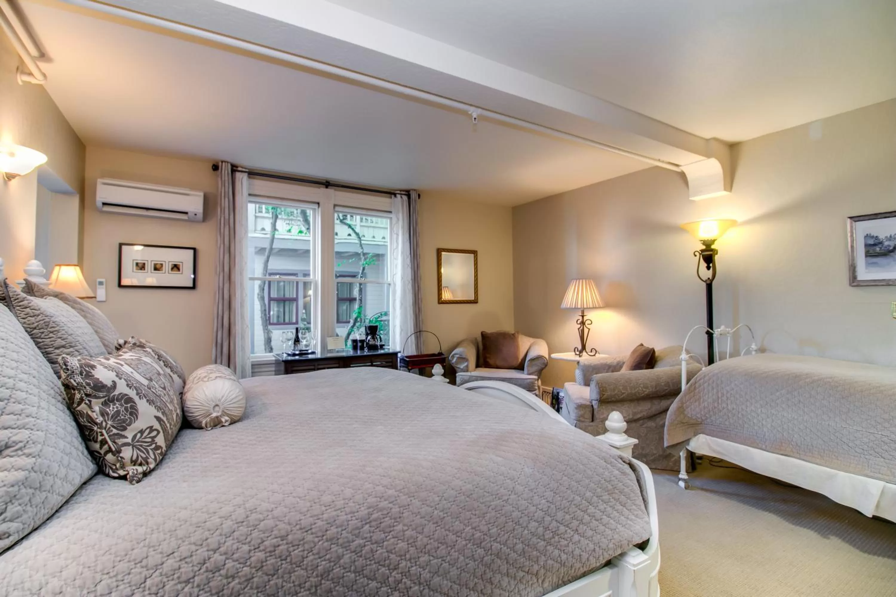 Bed in Winchester Inn