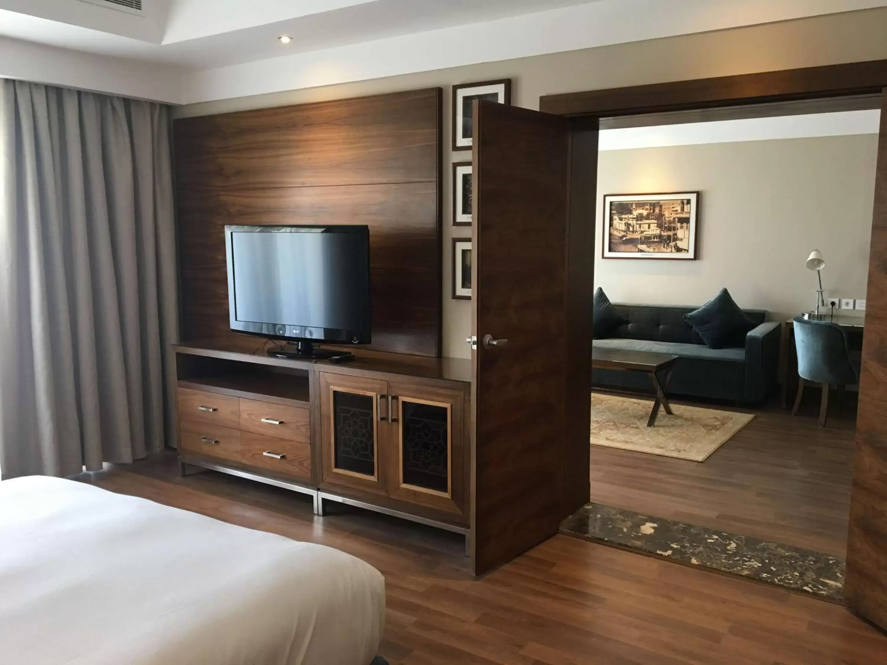 Bed, TV/Entertainment Center in Hilton Pyramids Golf