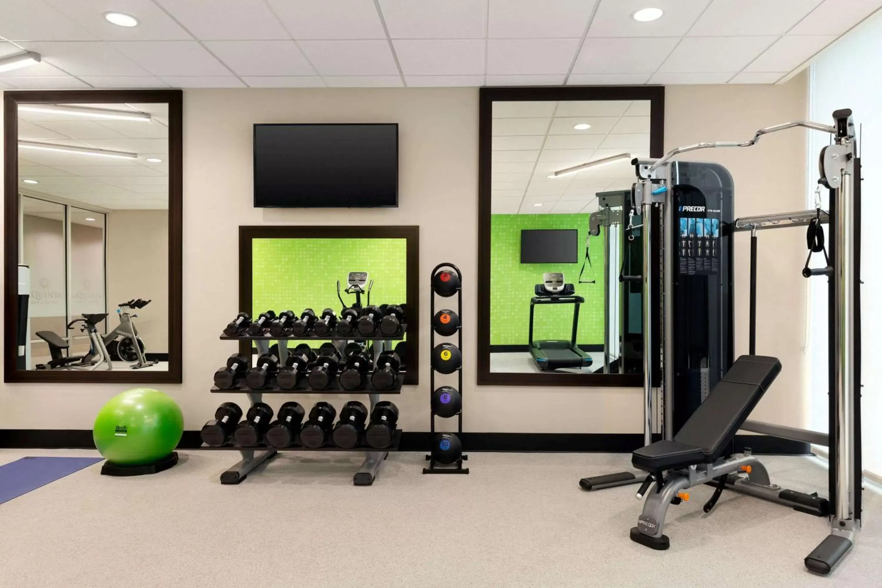 Fitness centre/facilities, Fitness Center/Facilities in La Quinta Inn & Suites by Wyndham Burlington
