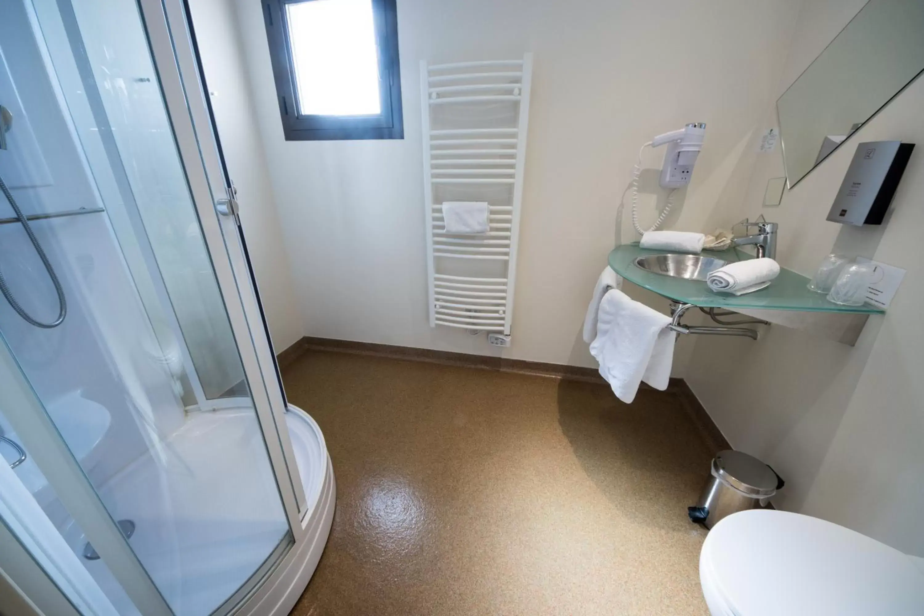 Bathroom in L'HÔTEL de CHARTRES