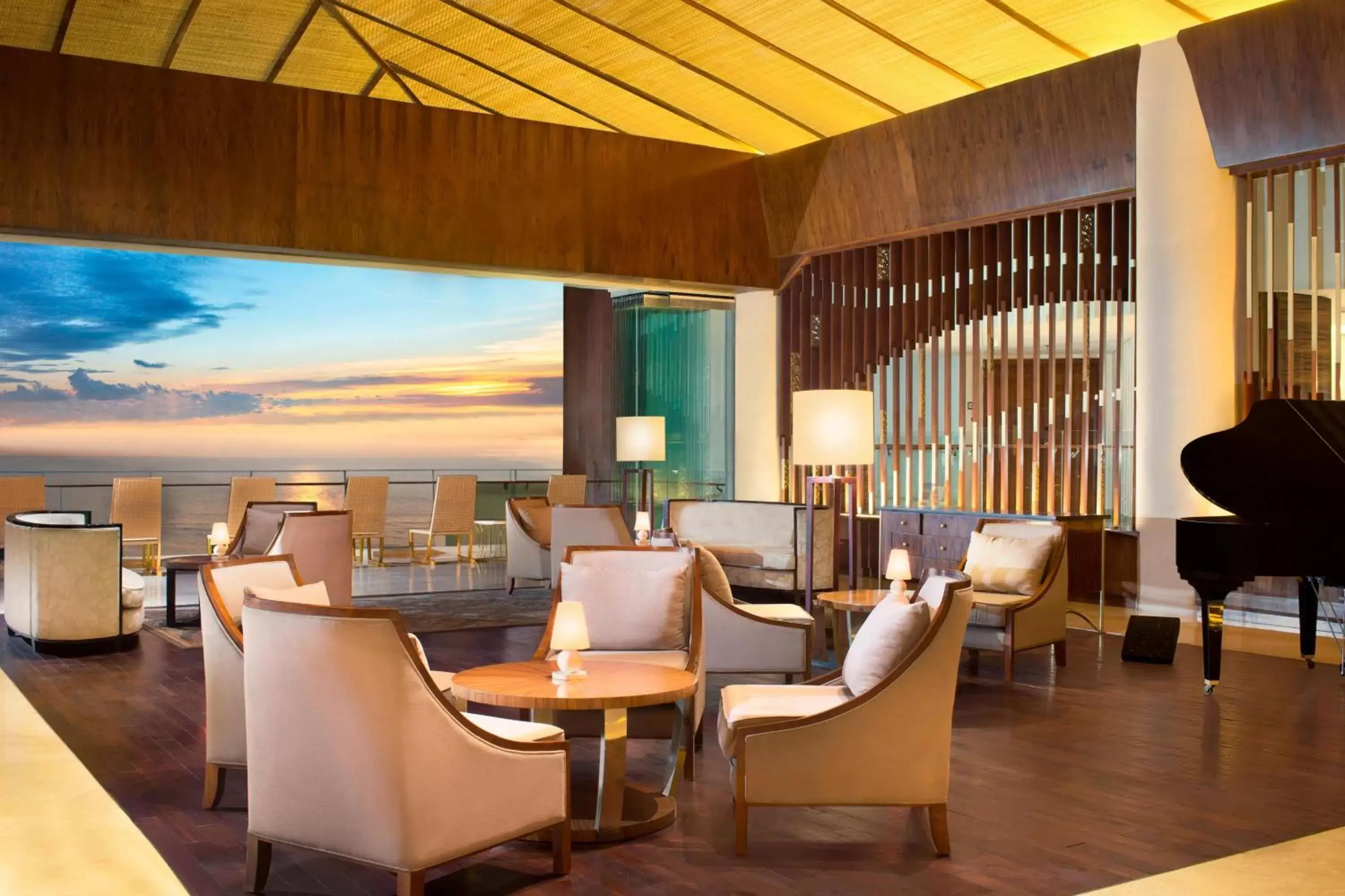 Lounge or bar, Restaurant/Places to Eat in Sheraton Bali Kuta Resort
