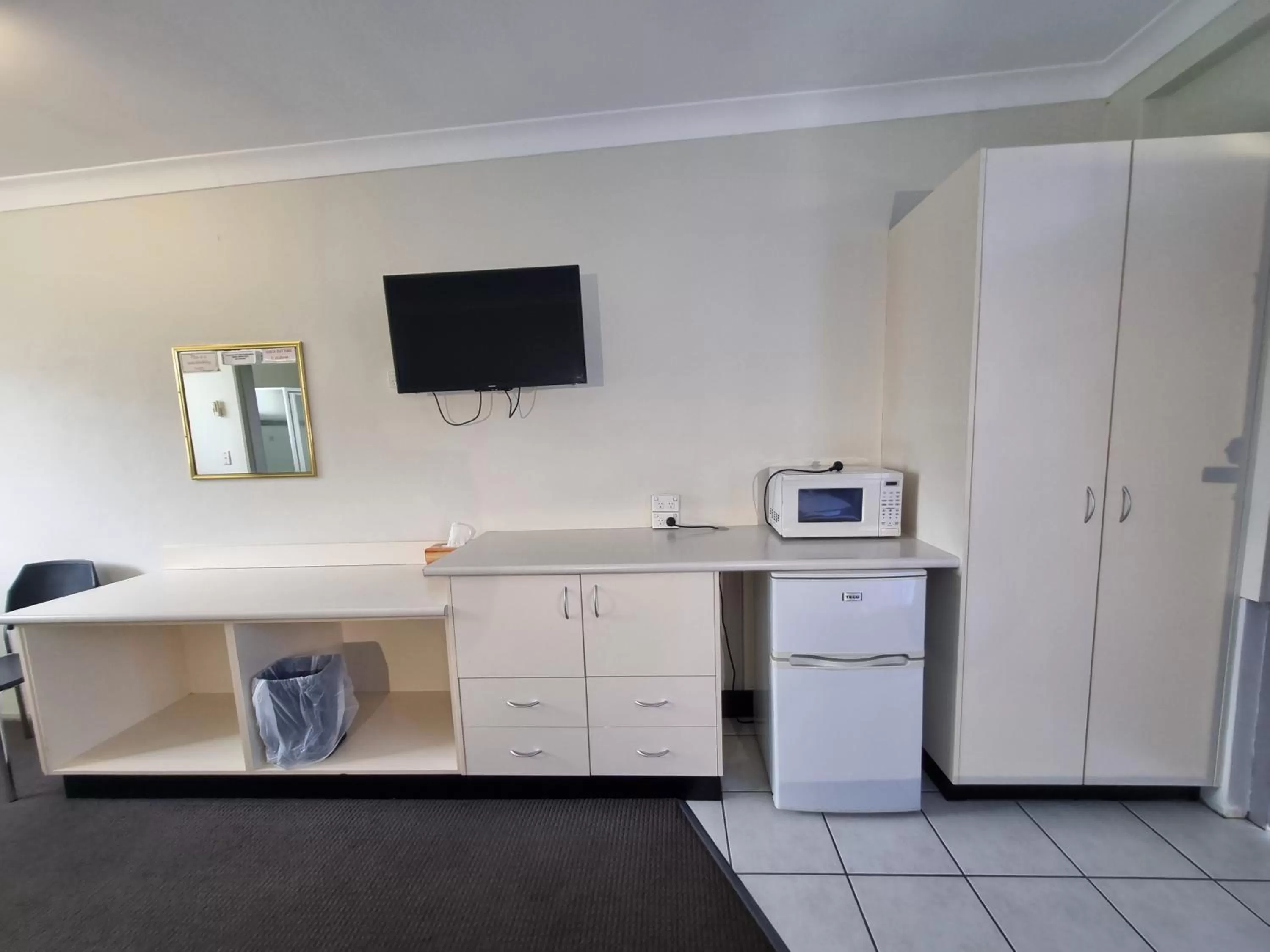 Coffee/tea facilities in Park Drive Motel