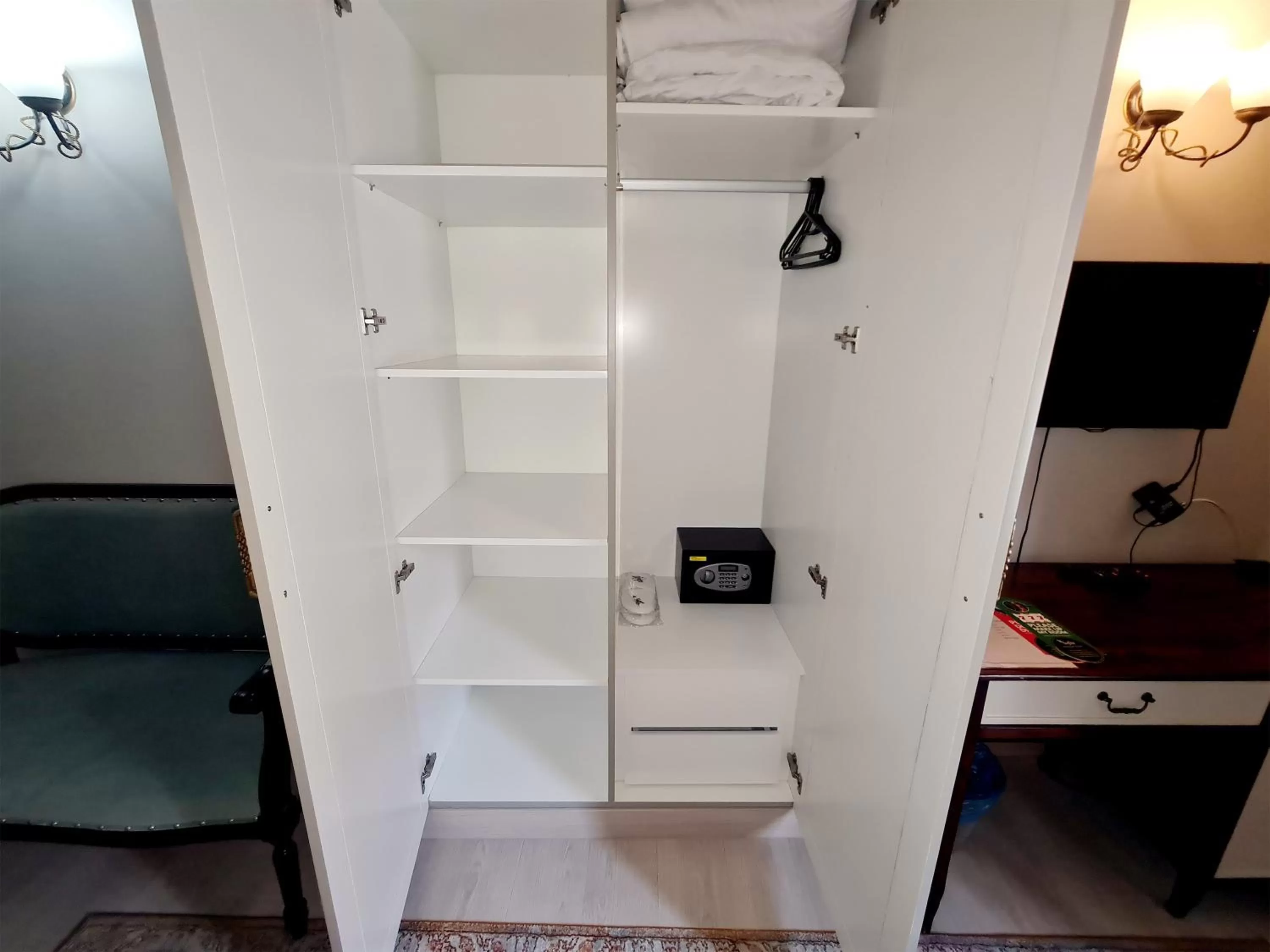 wardrobe in SOFIA BOUTIQUE HOTEL