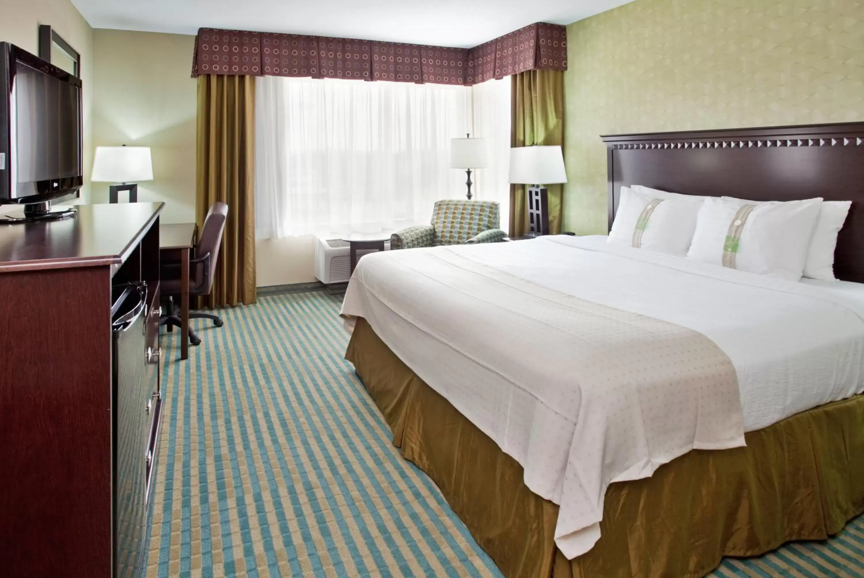 Photo of the whole room, Bed in Holiday Inn Columbia East, an IHG Hotel