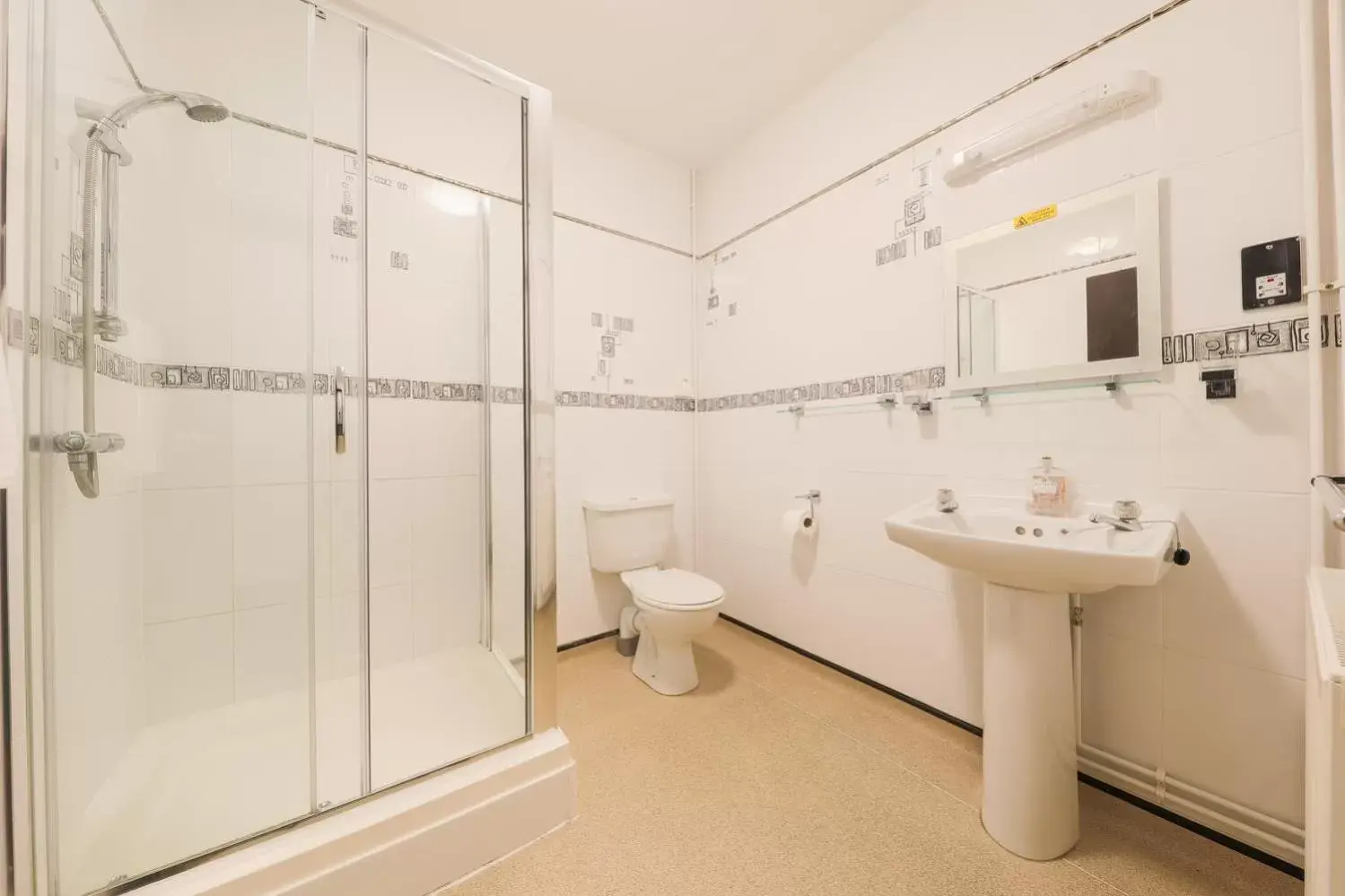 Bathroom in The Clee Hotel - Cleethorpes, Grimsby, Lincolnshire