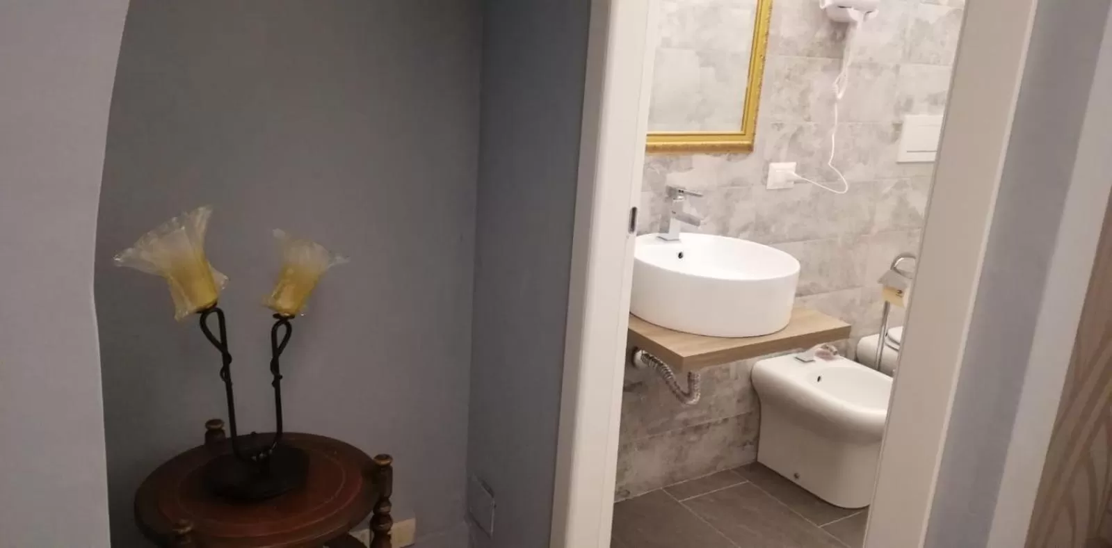 Bathroom in Hotel Sangiuliano 132 centro storico Catania