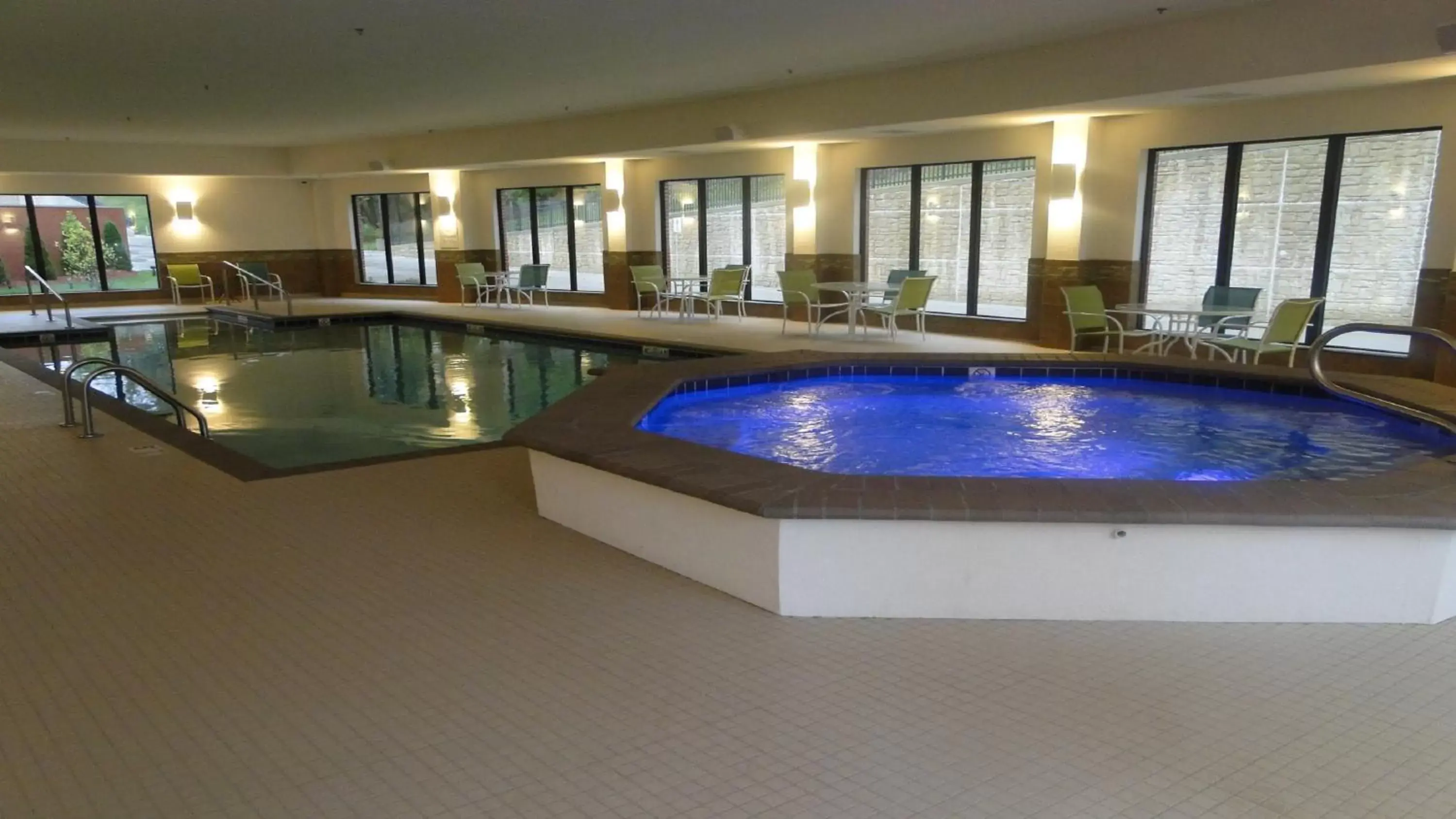 Spa and wellness centre/facilities, Swimming Pool in Holiday Inn Express and Suites Columbia University Area, an IHG Hotel