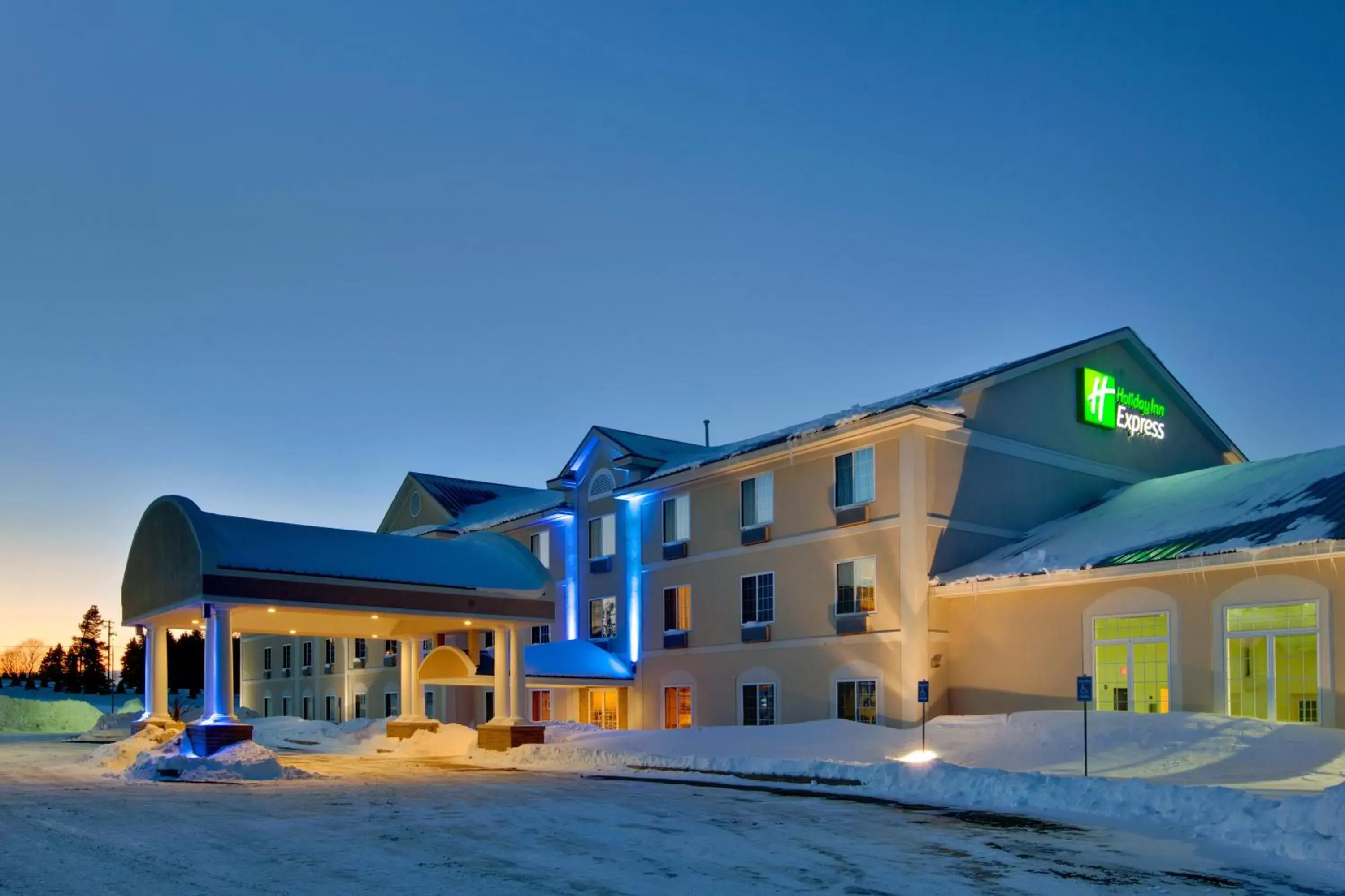 Property Building in Holiday Inn Express Hotel & Suites Cadillac, an IHG Hotel